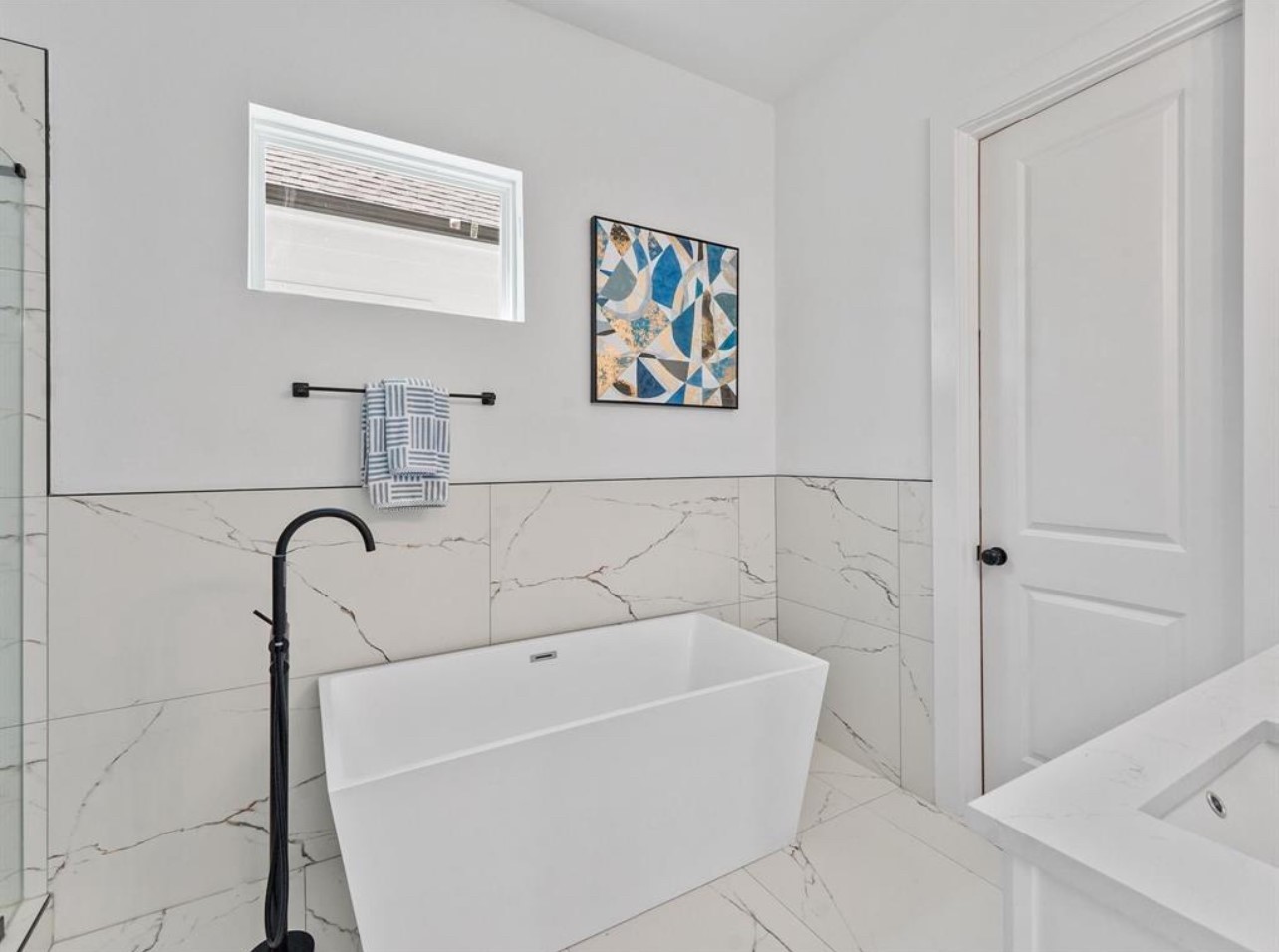 2406 Mann Street C Property Photo 9