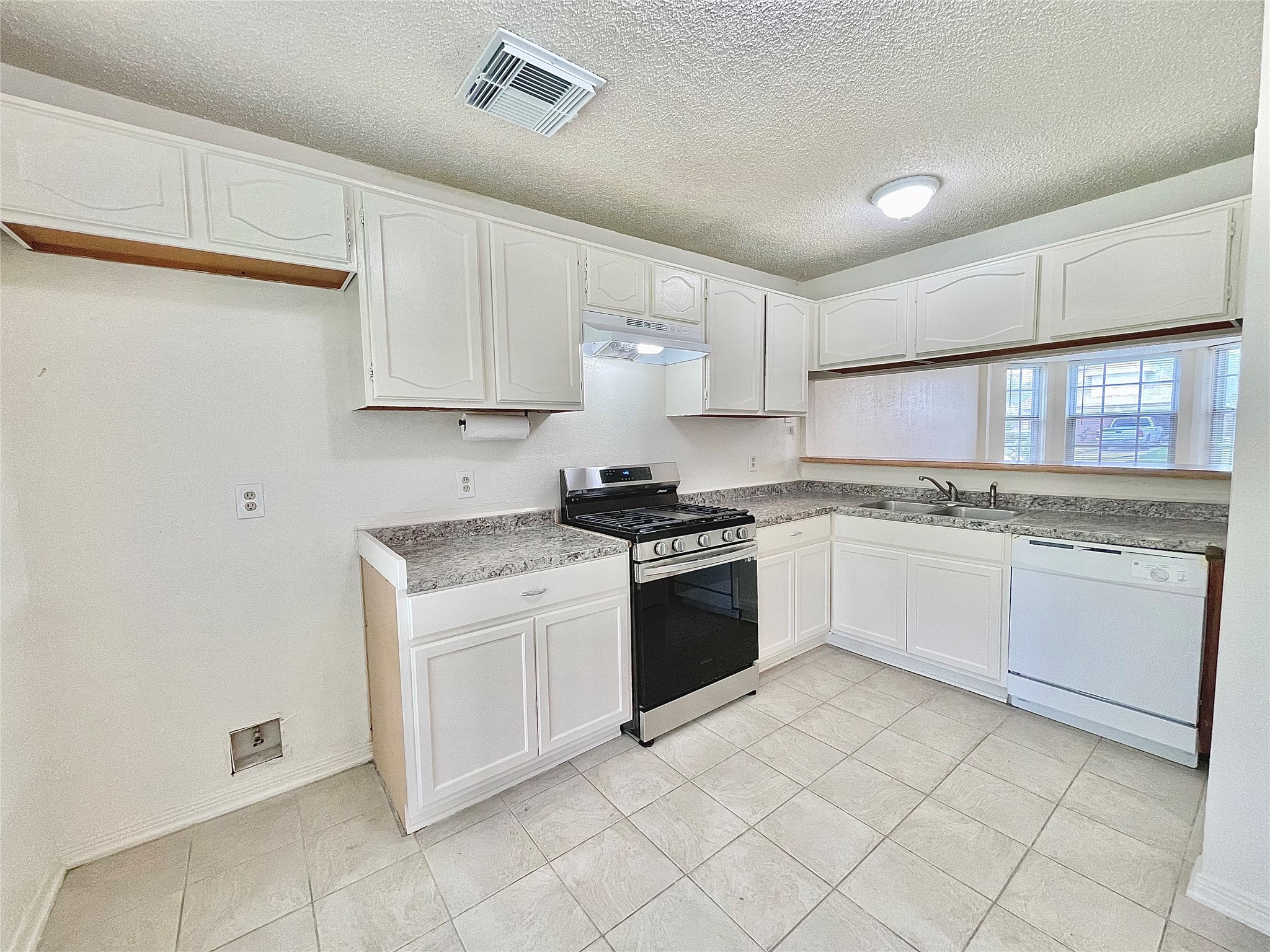 10910 Olivewood Drive Property Photo 5