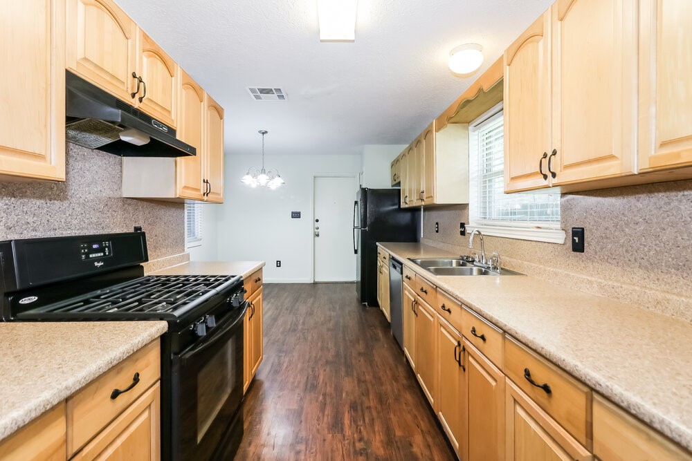 10810 Gusty Winds Court Property Photo 7