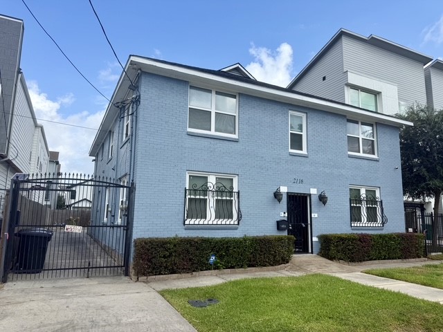 2116 Live Oak Street B Property Photo 1