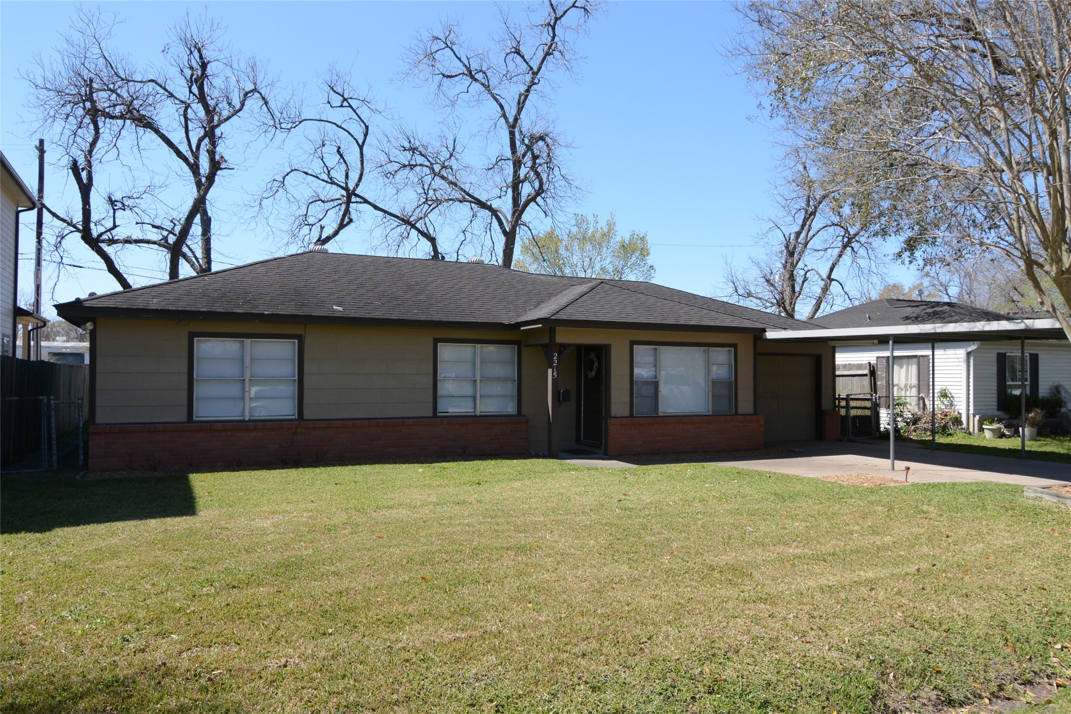 2215 Silverbonnet Street Property Photo 1