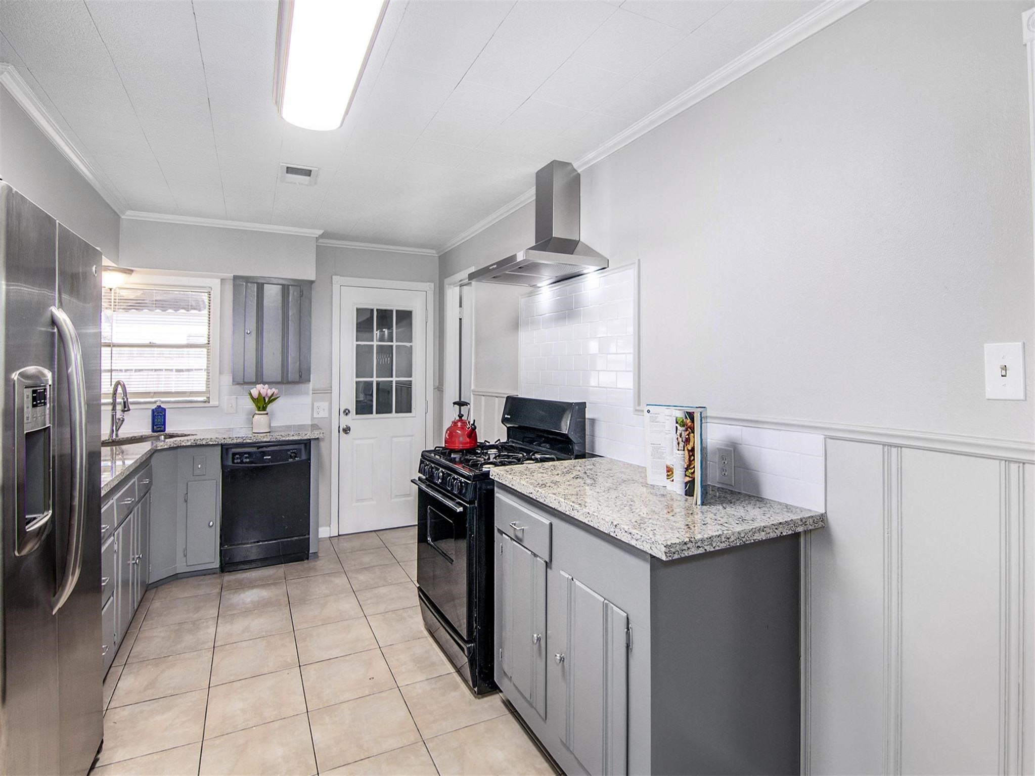 2215 Silverbonnet Street Property Photo 7