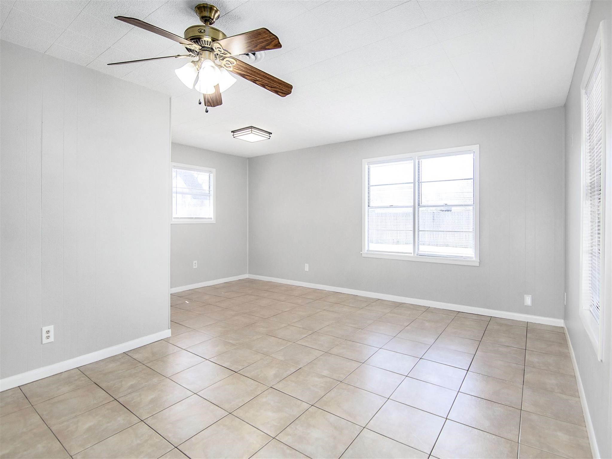2215 Silverbonnet Street Property Photo 8