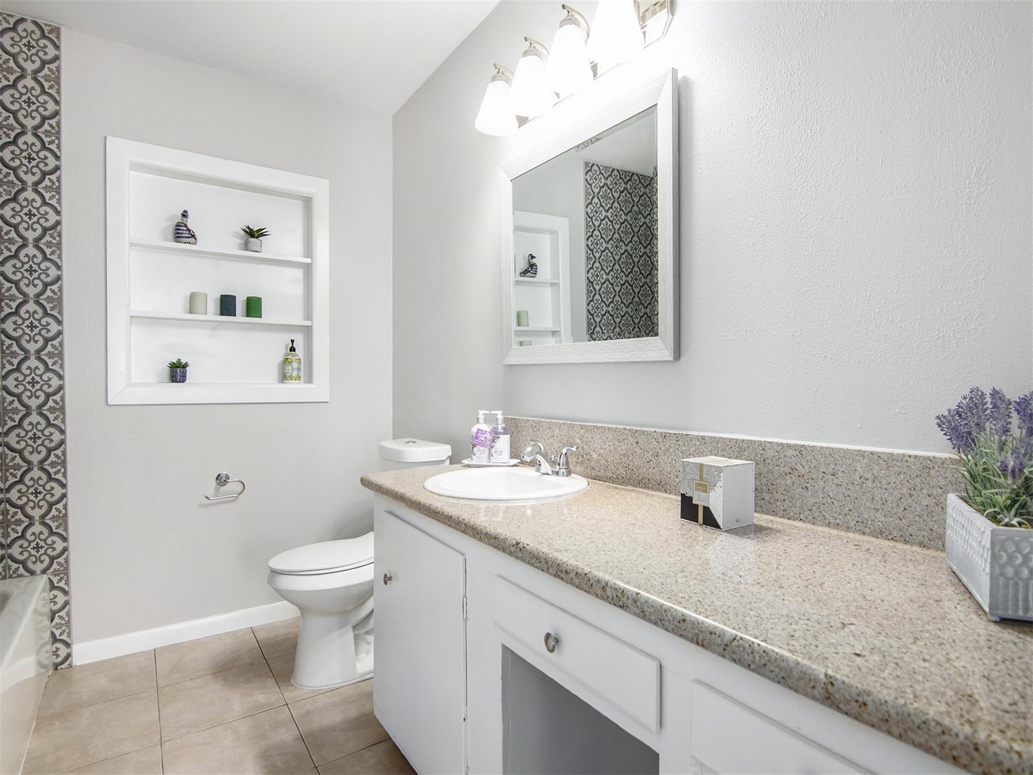 2215 Silverbonnet Street Property Photo 15