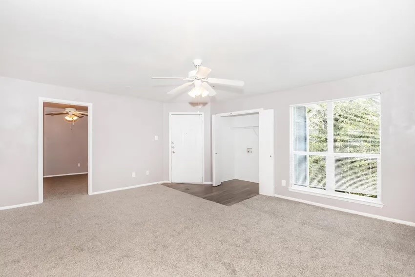 12151 N Interstate Hwy 35 A Property Photo 14