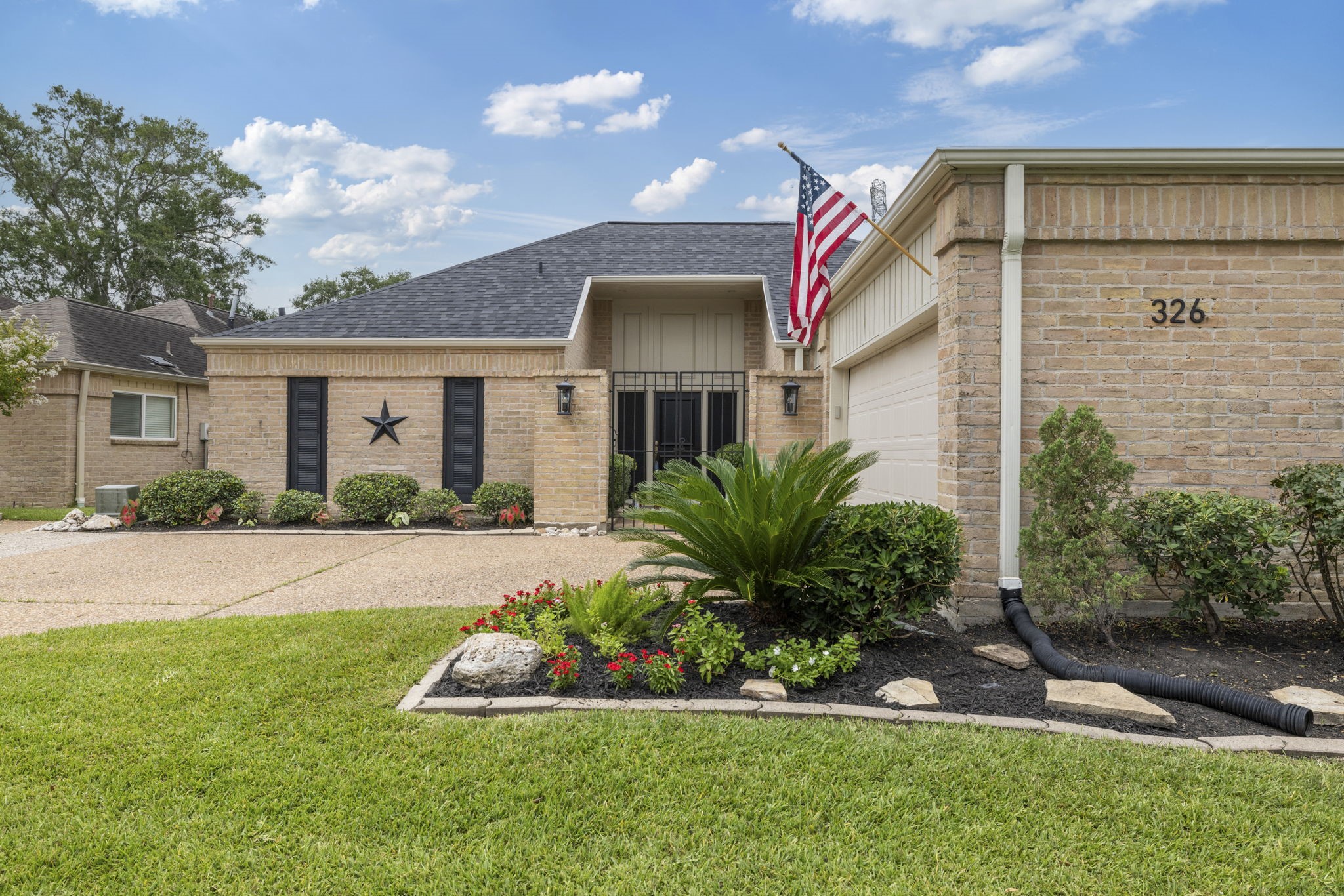 326 Fox Briar Lane Property Photo
