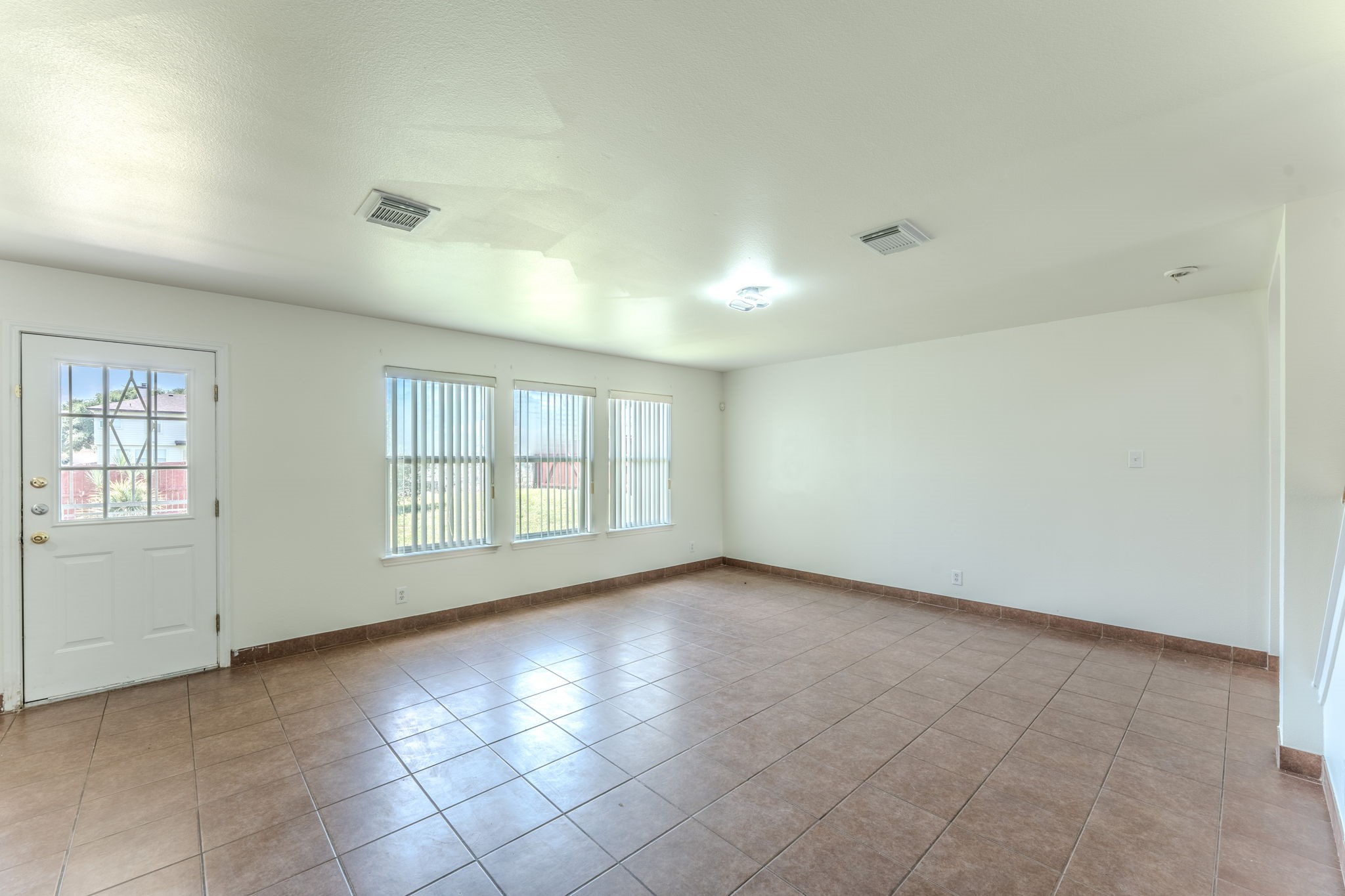 1339 Diamond Bluff Property Photo 2
