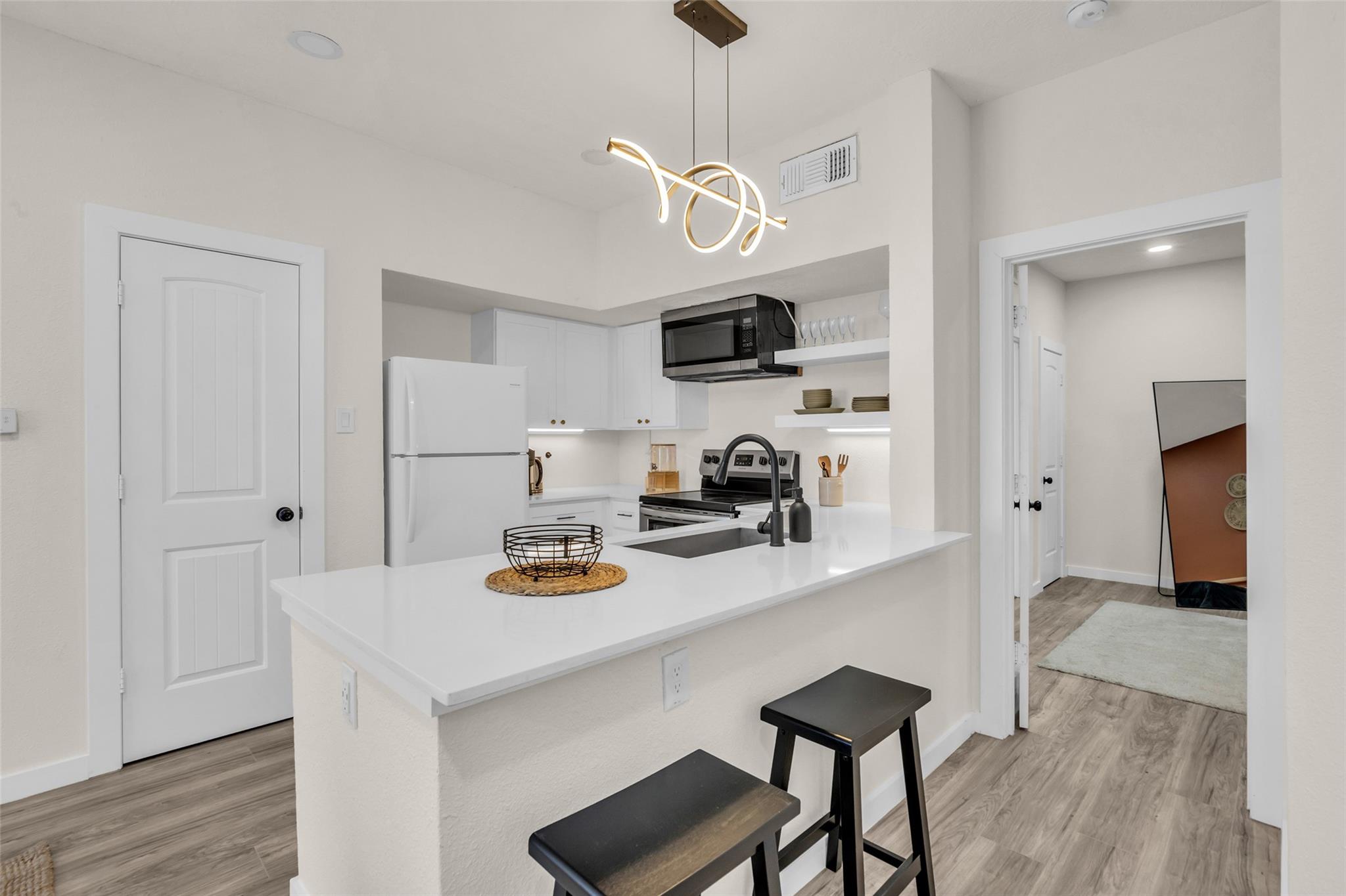 10855 Meadowglen Lane 604 Property Photo 1