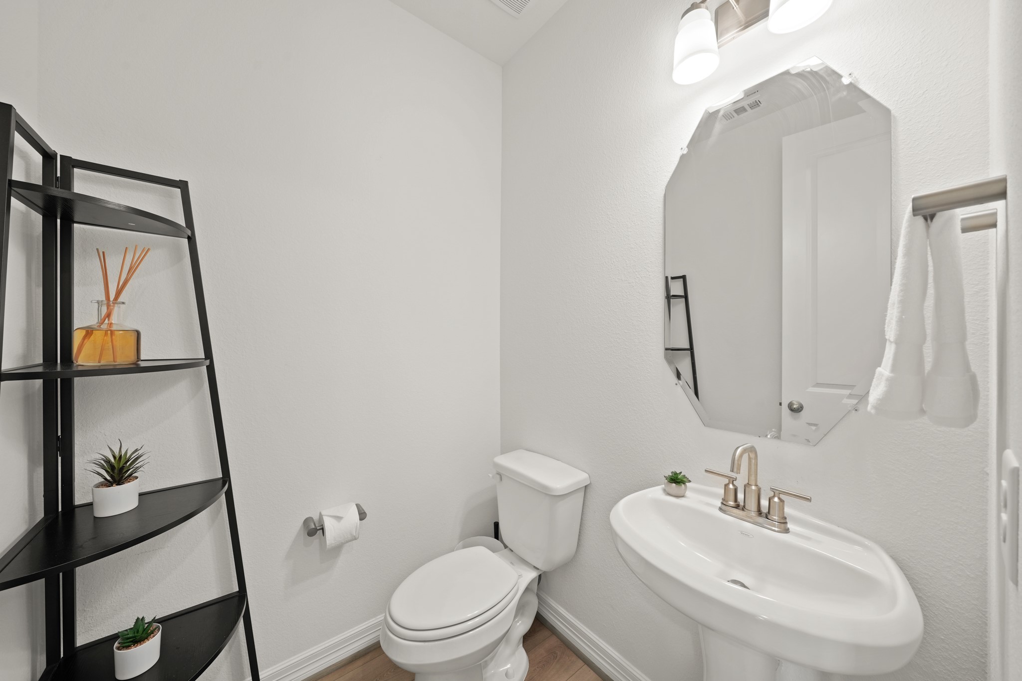 24531 Greeley Lake Drive Property Photo 10