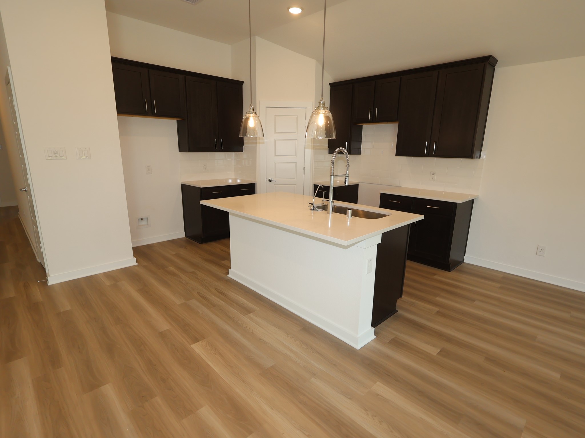 1122 Radiant Avenue Property Photo 4