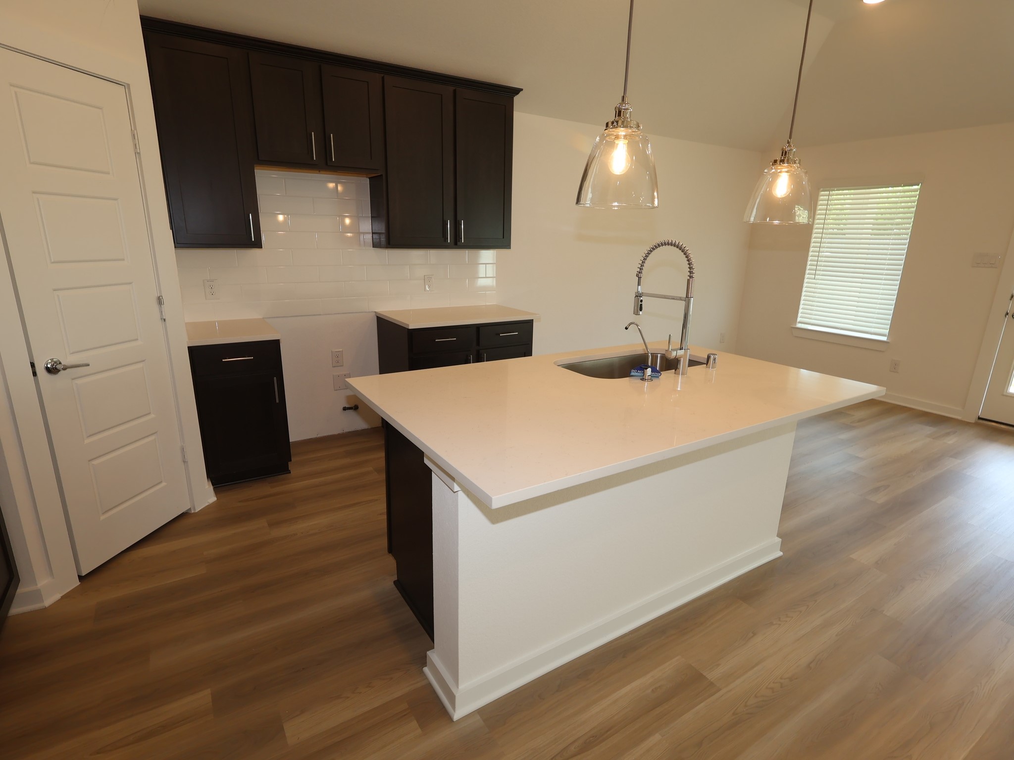 1122 Radiant Avenue Property Photo 5