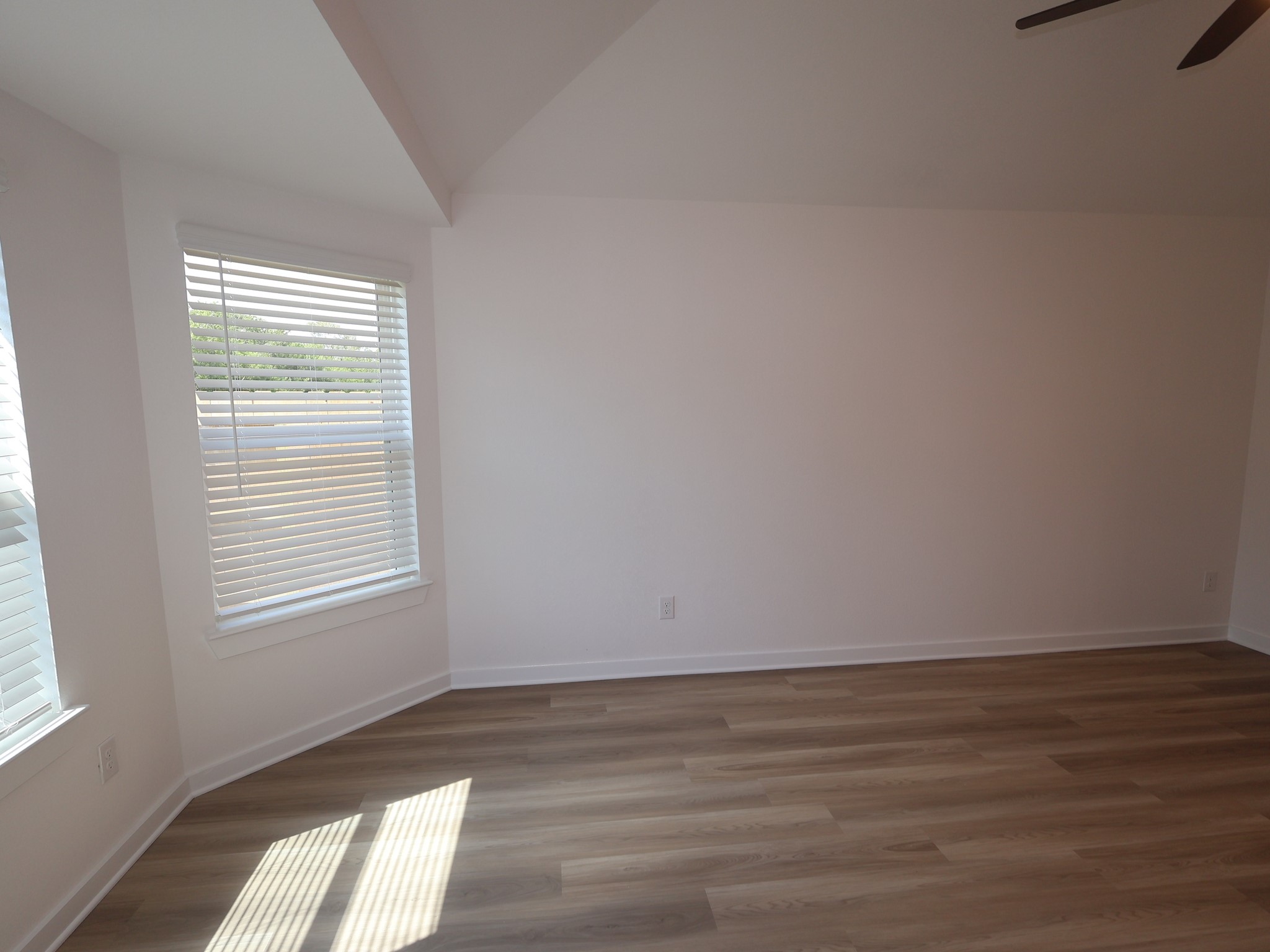 1122 Radiant Avenue Property Photo 8