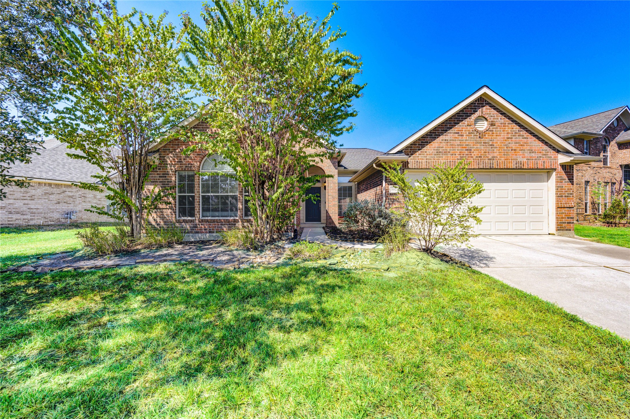 9822 Memorial Crossing Drive Property Photo 1