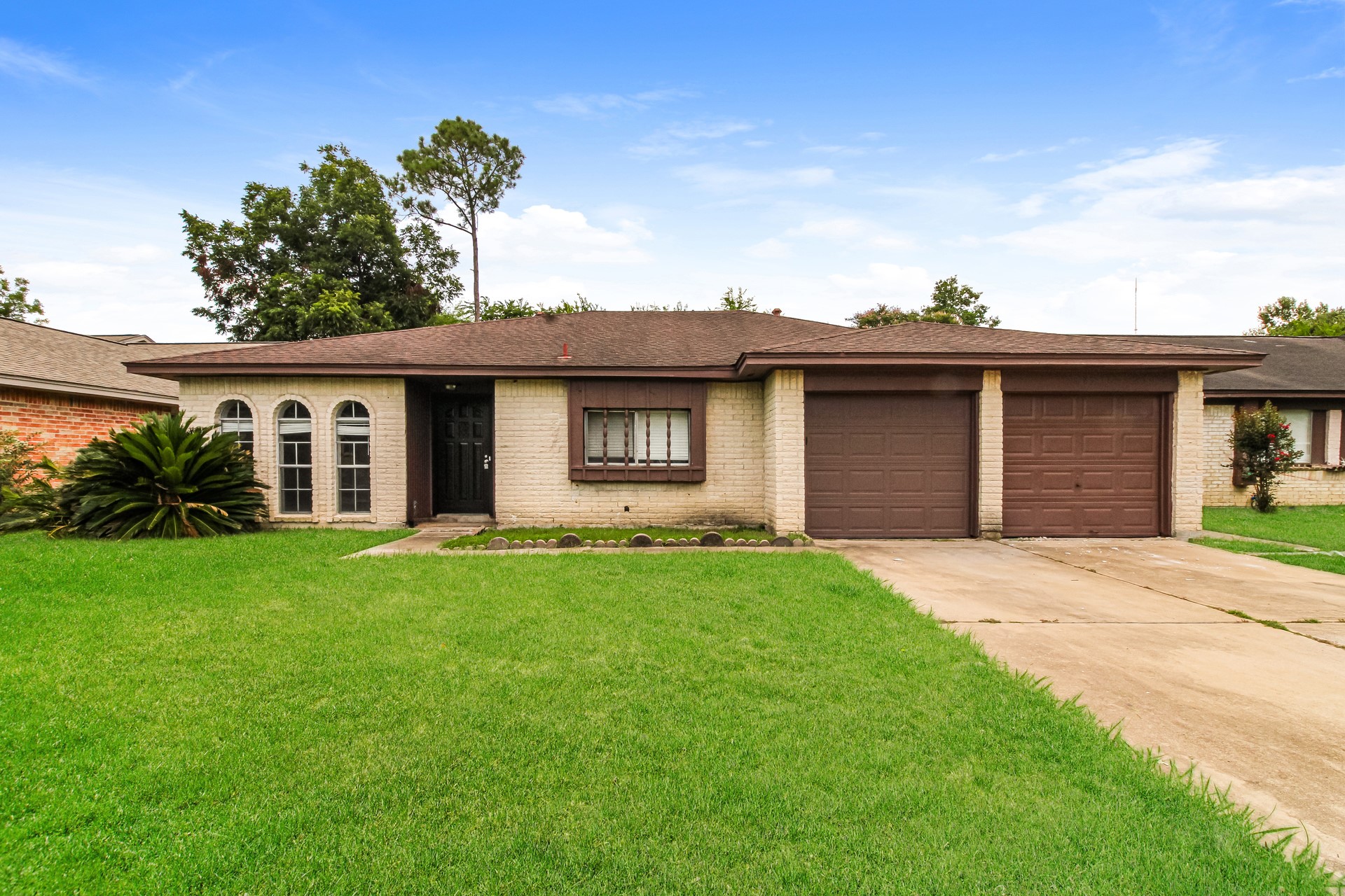 2811 E Birchdale Drive Property Photo 1