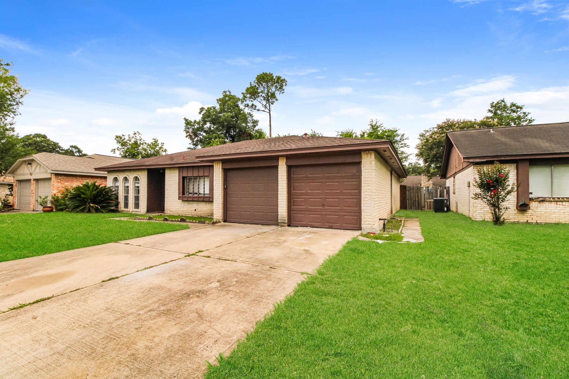 2811 E Birchdale Drive Property Photo 3