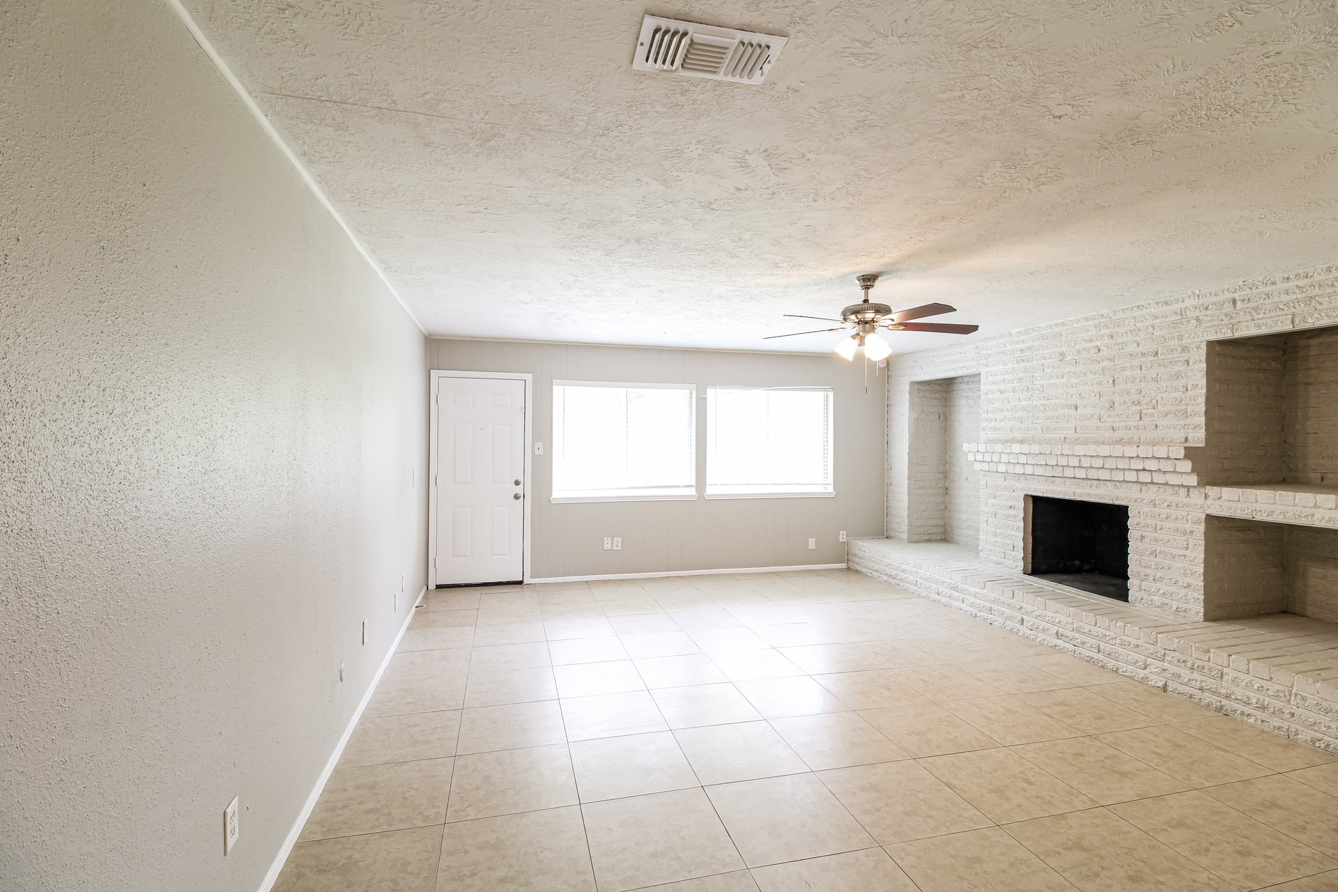 2811 E Birchdale Drive Property Photo 4