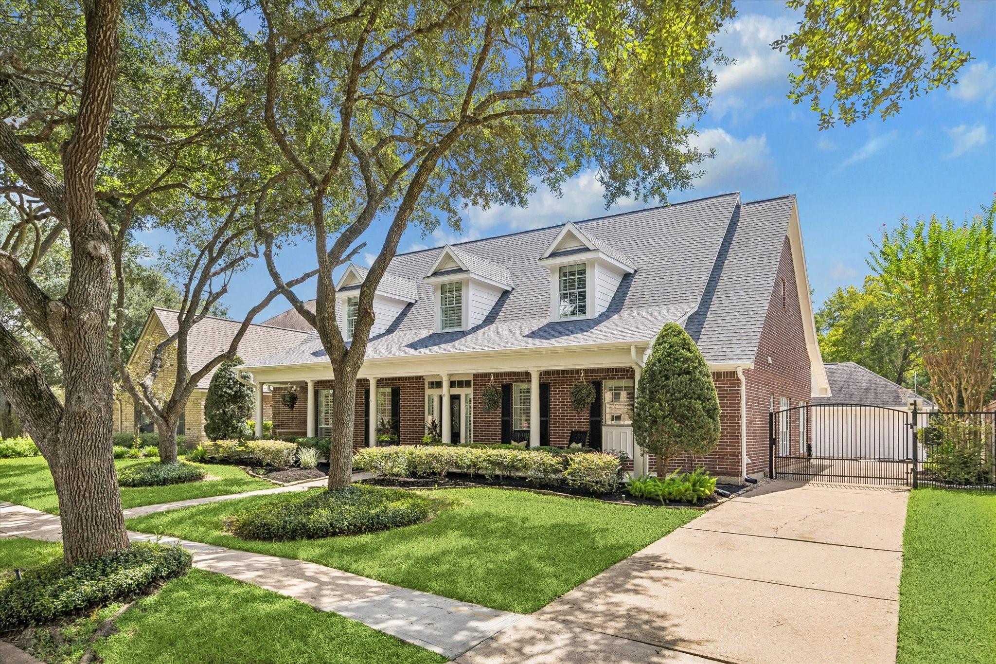 30 Saint Simons Court Property Photo 4