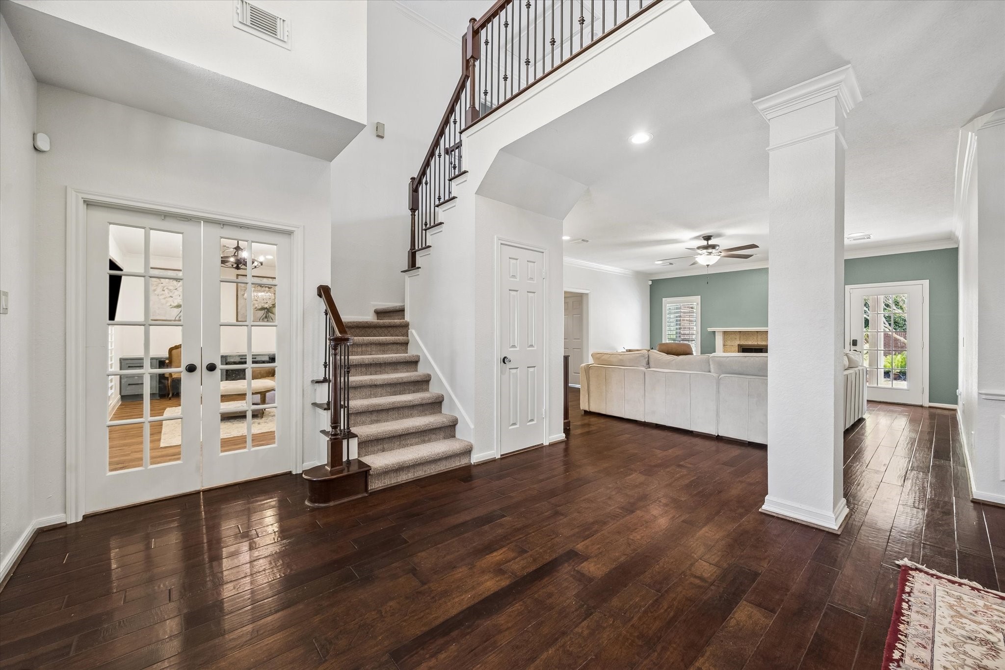 30 Saint Simons Court Property Photo 8