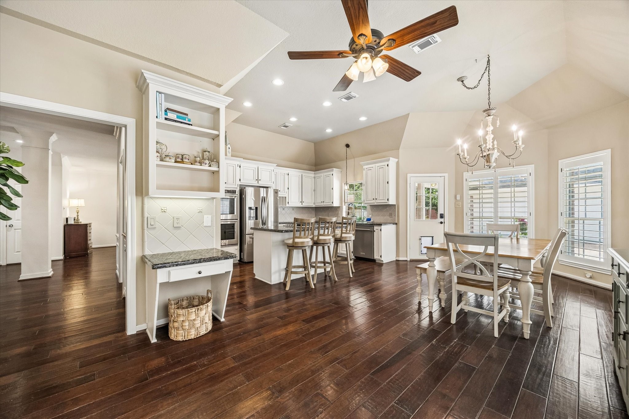 30 Saint Simons Court Property Photo 13