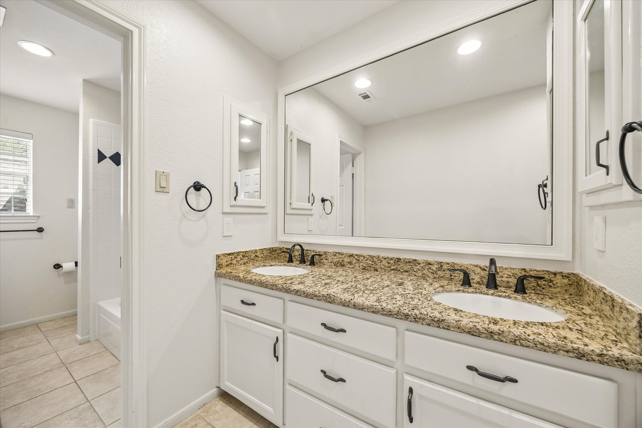 30 Saint Simons Court Property Photo 23