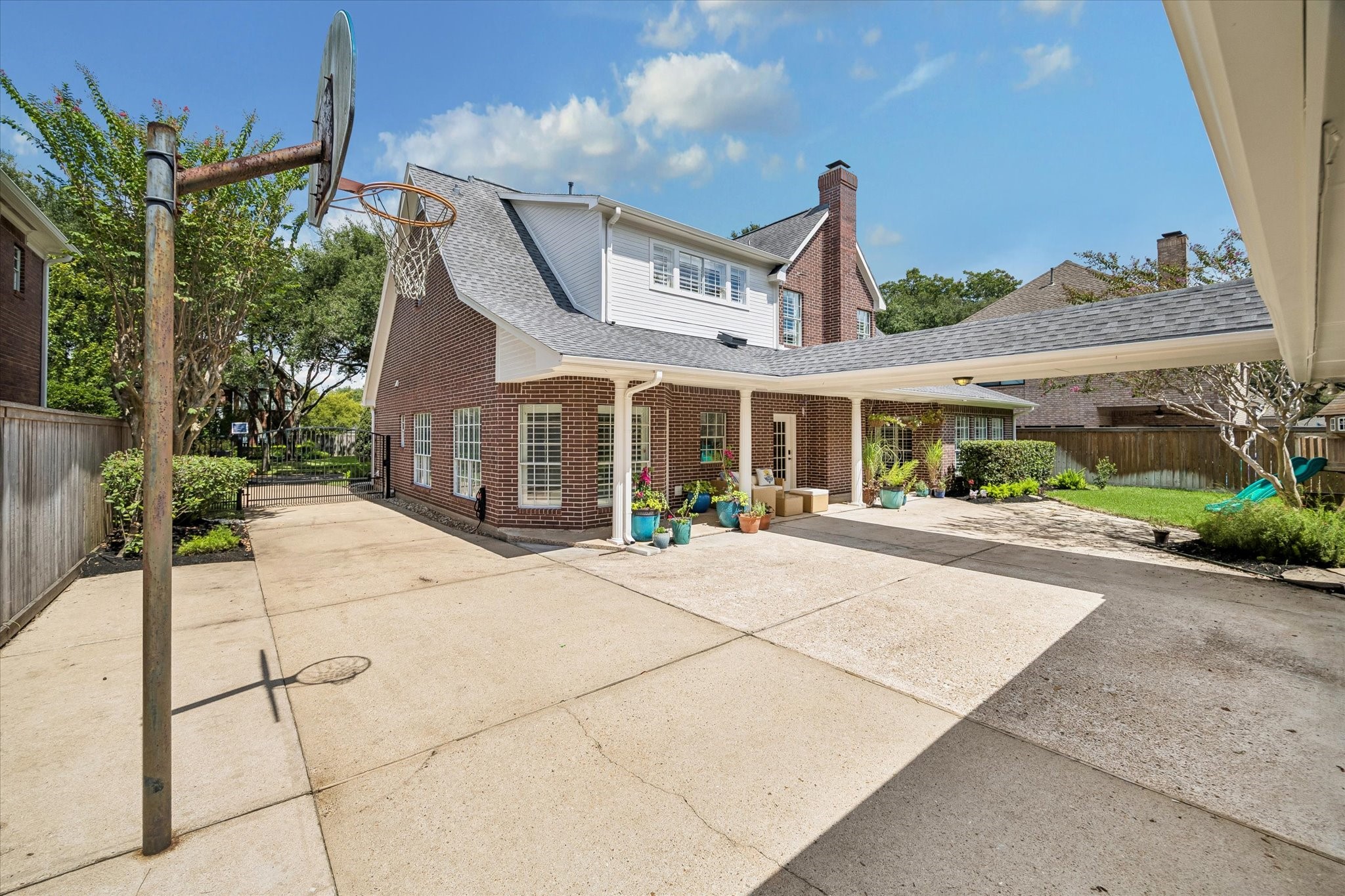 30 Saint Simons Court Property Photo 25