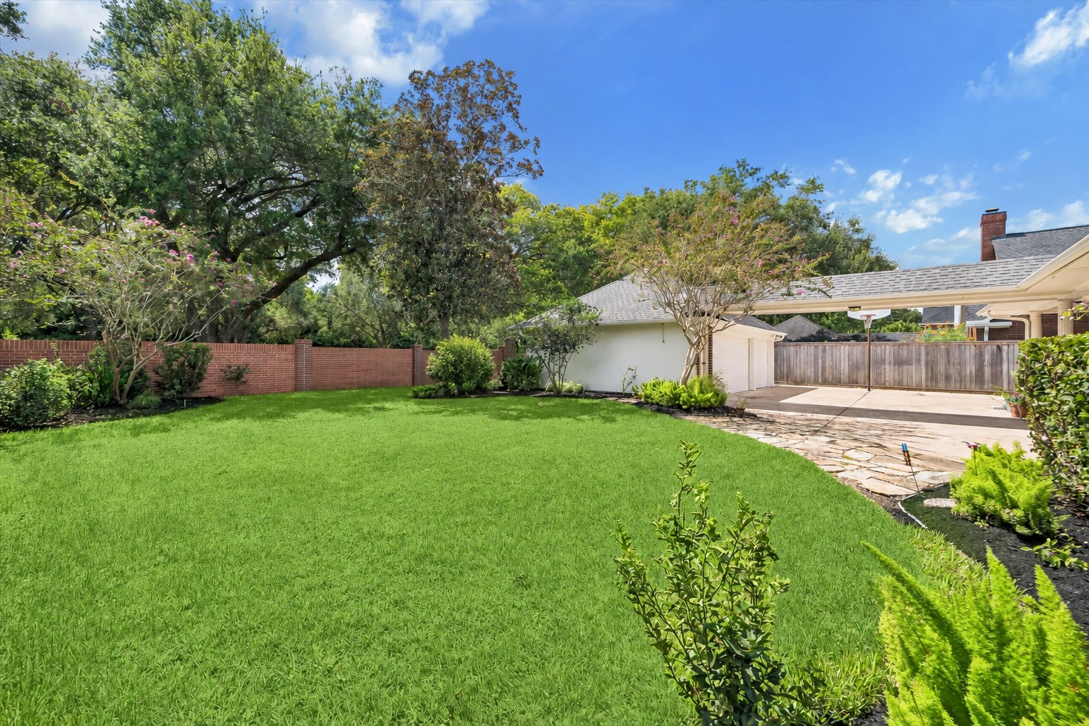 30 Saint Simons Court Property Photo 28