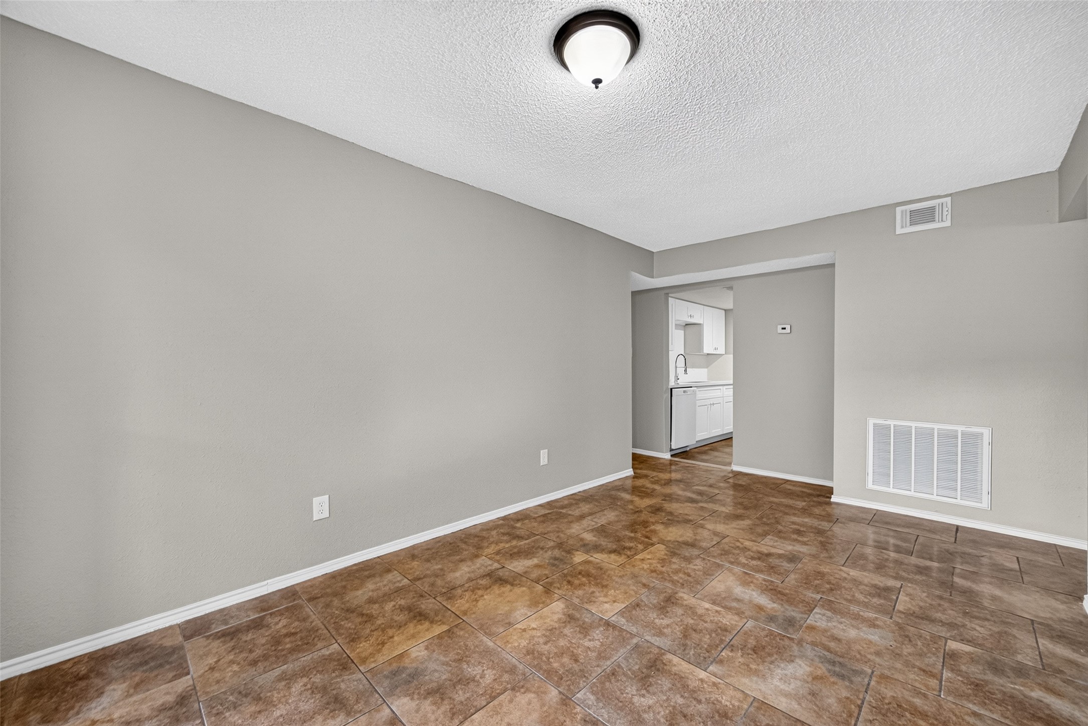 634 Walston Lane Property Photo 12