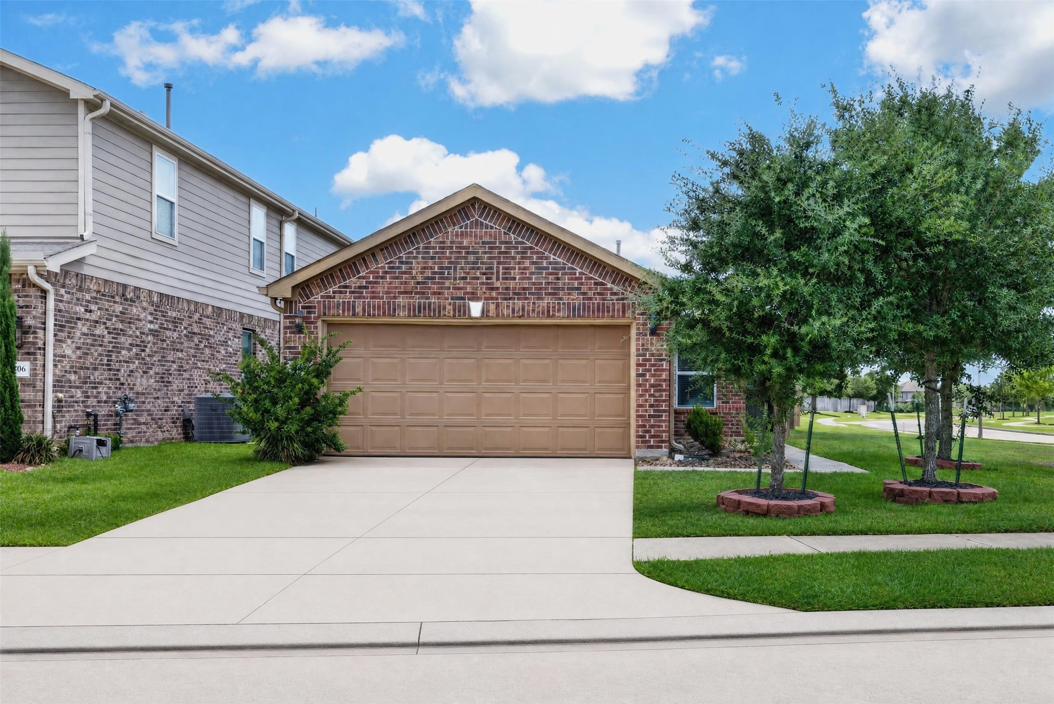 5202 Pine Forest Ridge Street Property Photo 2