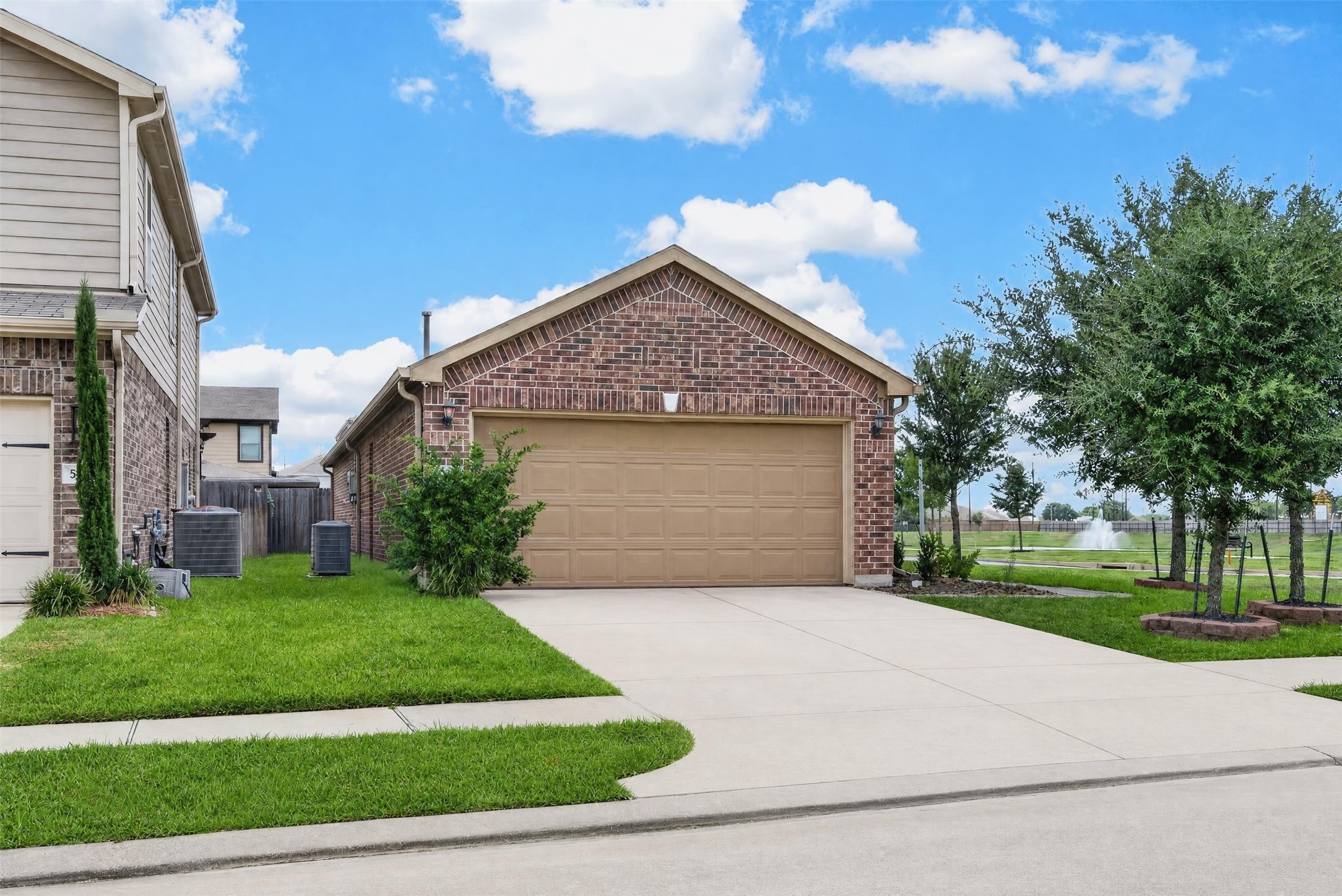 5202 Pine Forest Ridge Street Property Photo 4