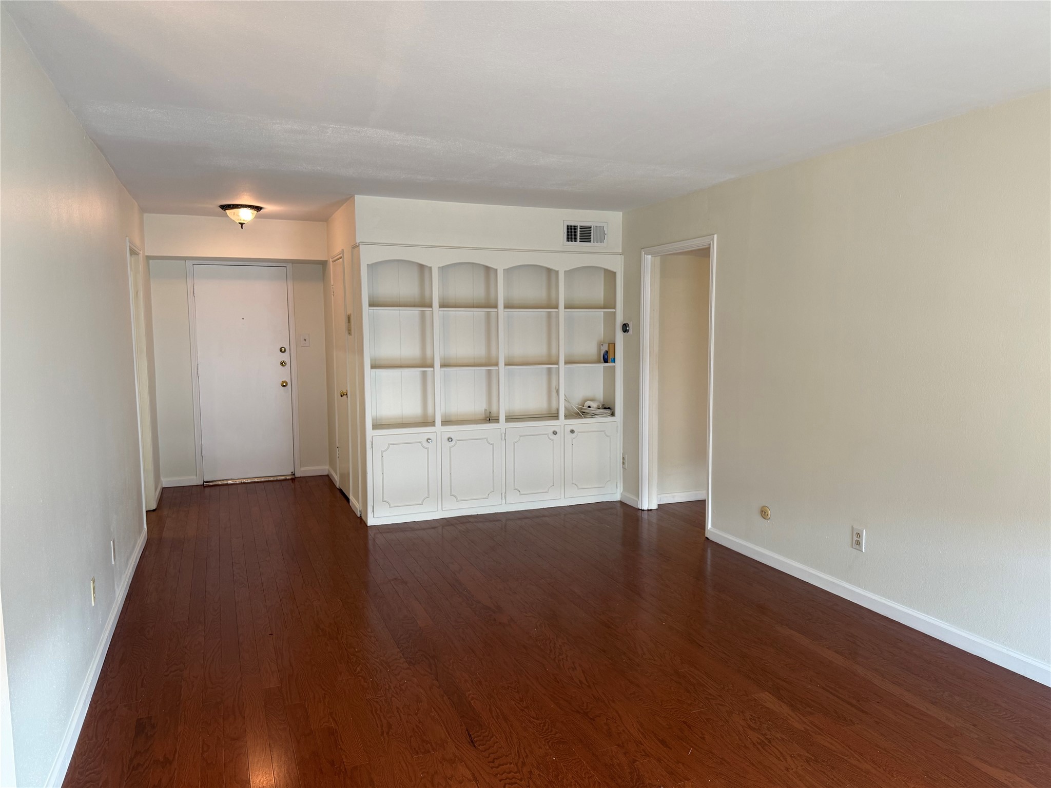 357 N Post Oak Lane 207 Property Photo 18