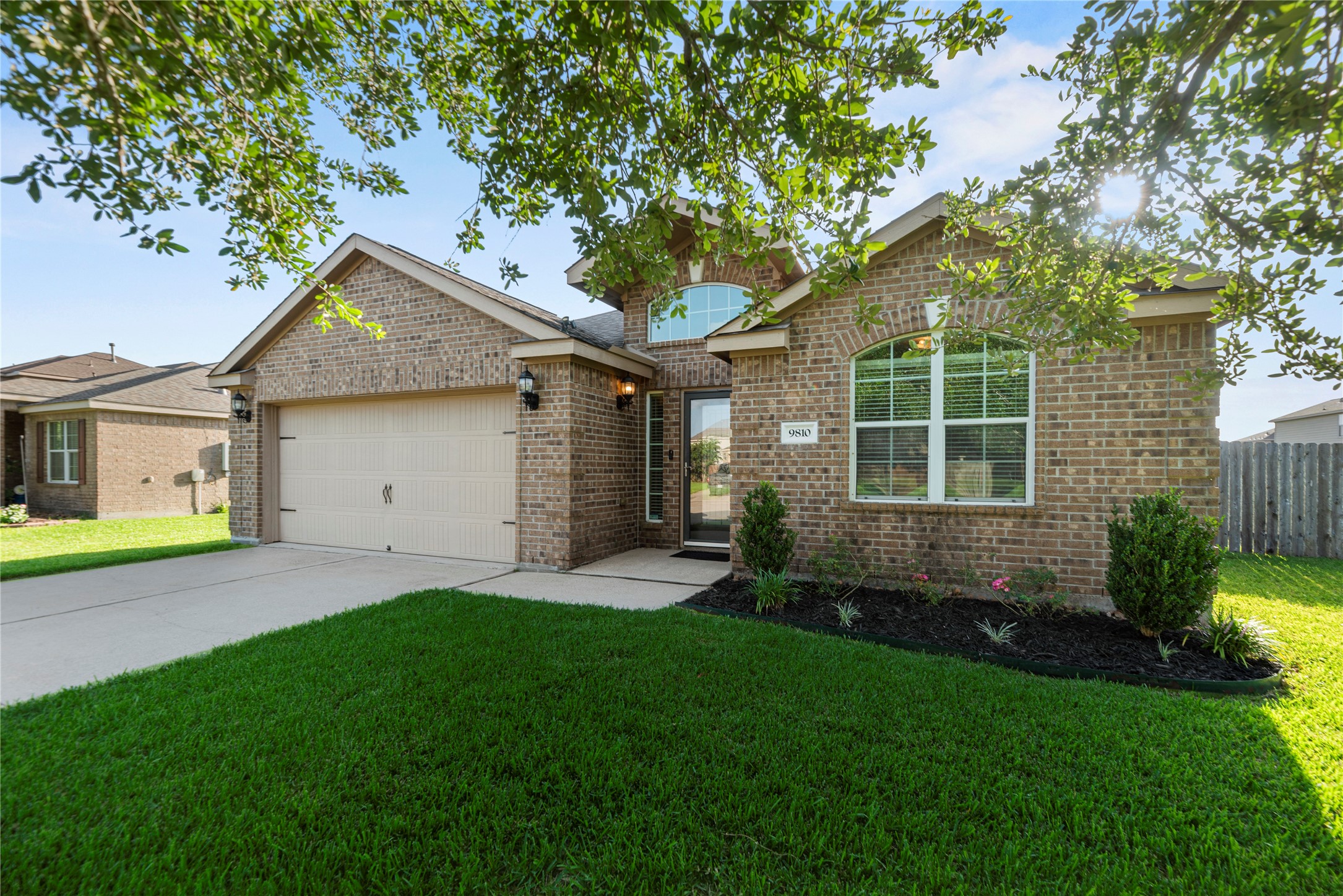 9810 Garnet Falls Drive Property Photo 1