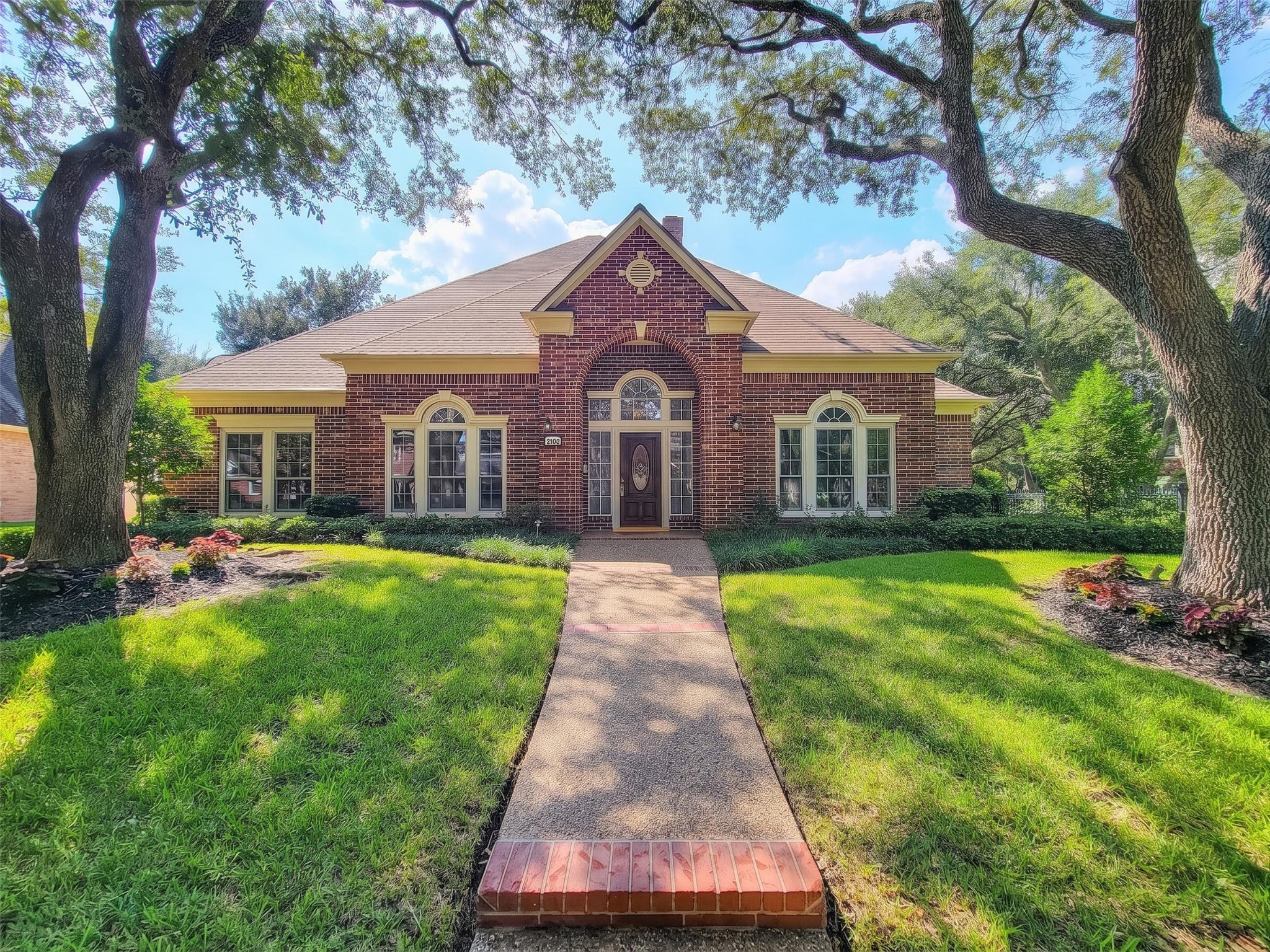 2702 Briar Knoll Court Property Photo 1