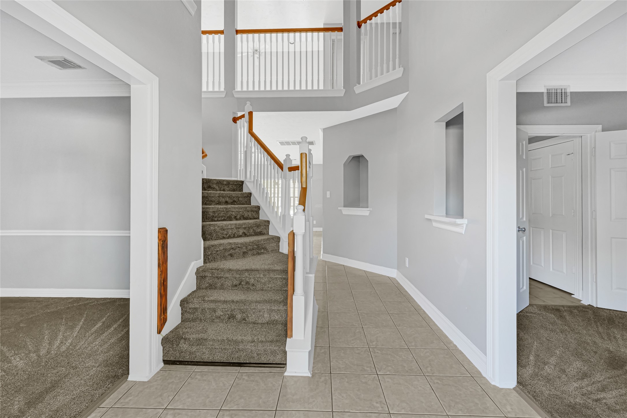 202 Cascade Pines Drive Property Photo 4