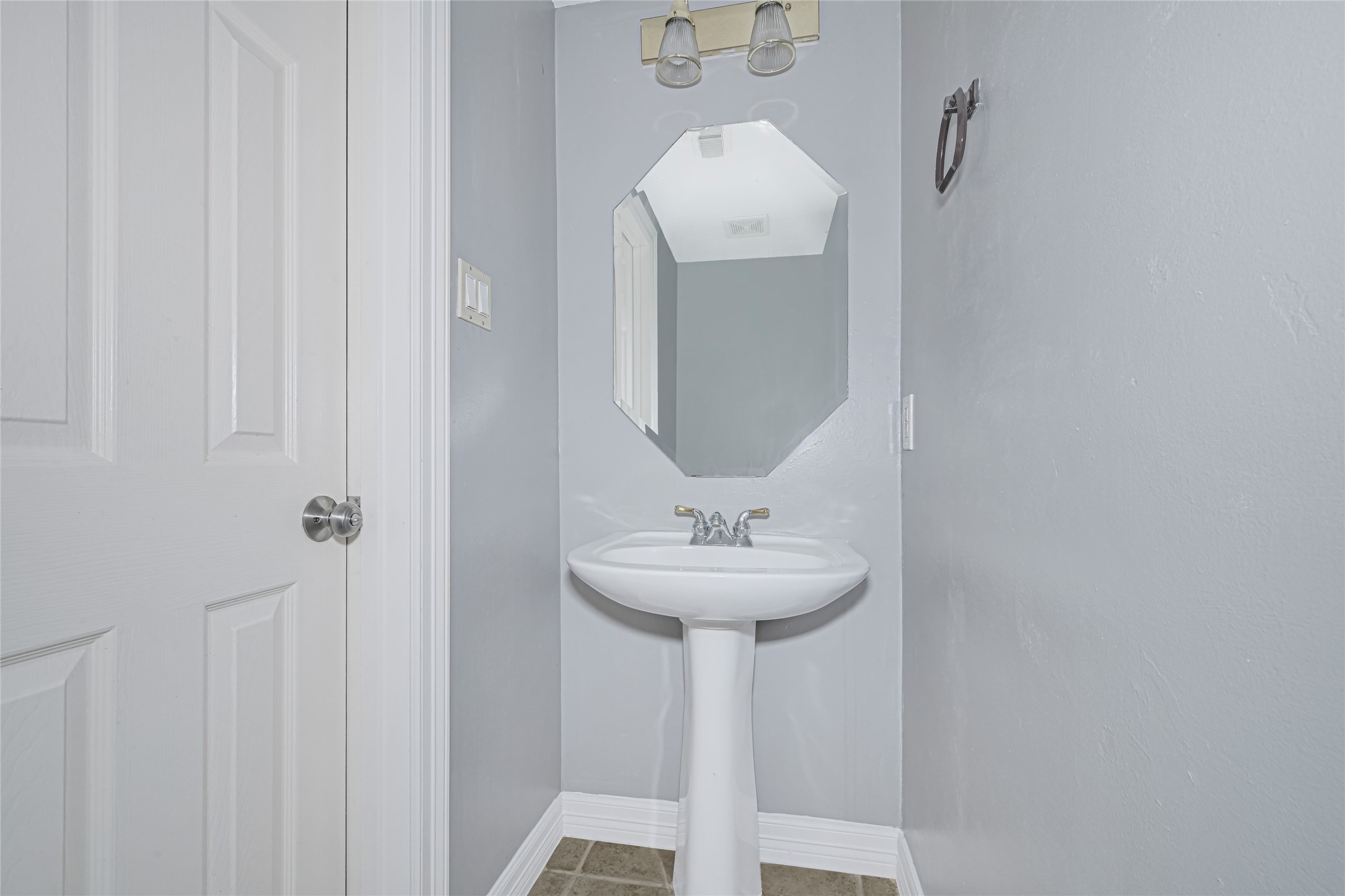202 Cascade Pines Drive Property Photo 16