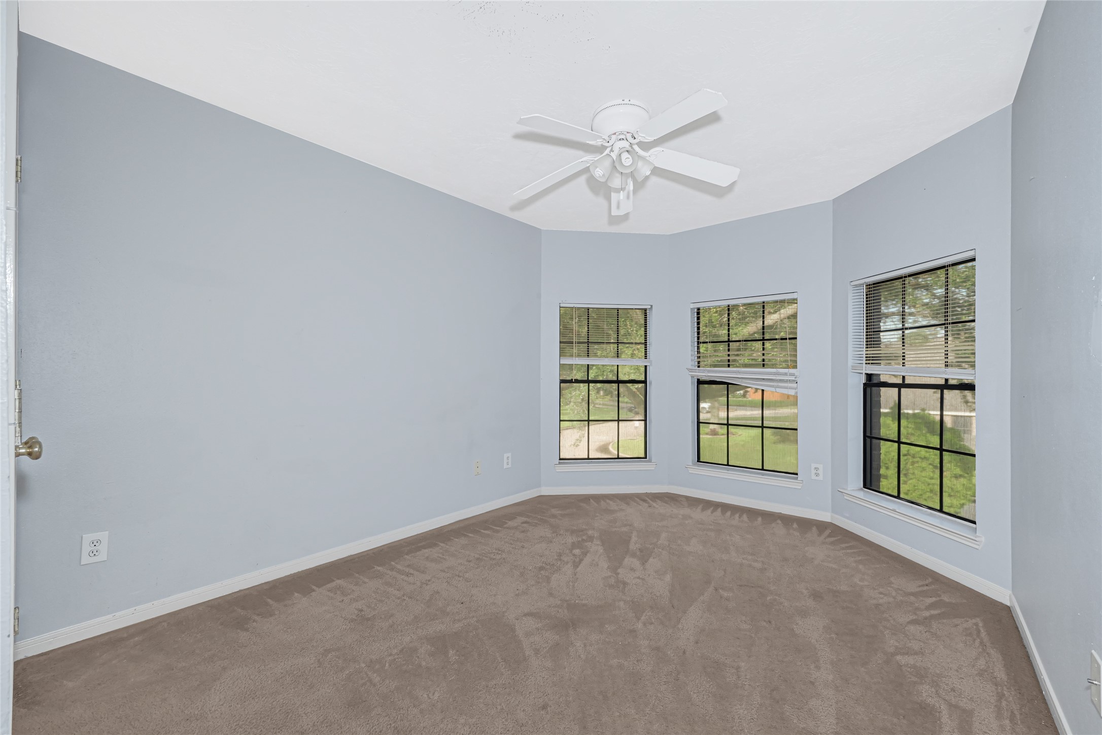 202 Cascade Pines Drive Property Photo 31