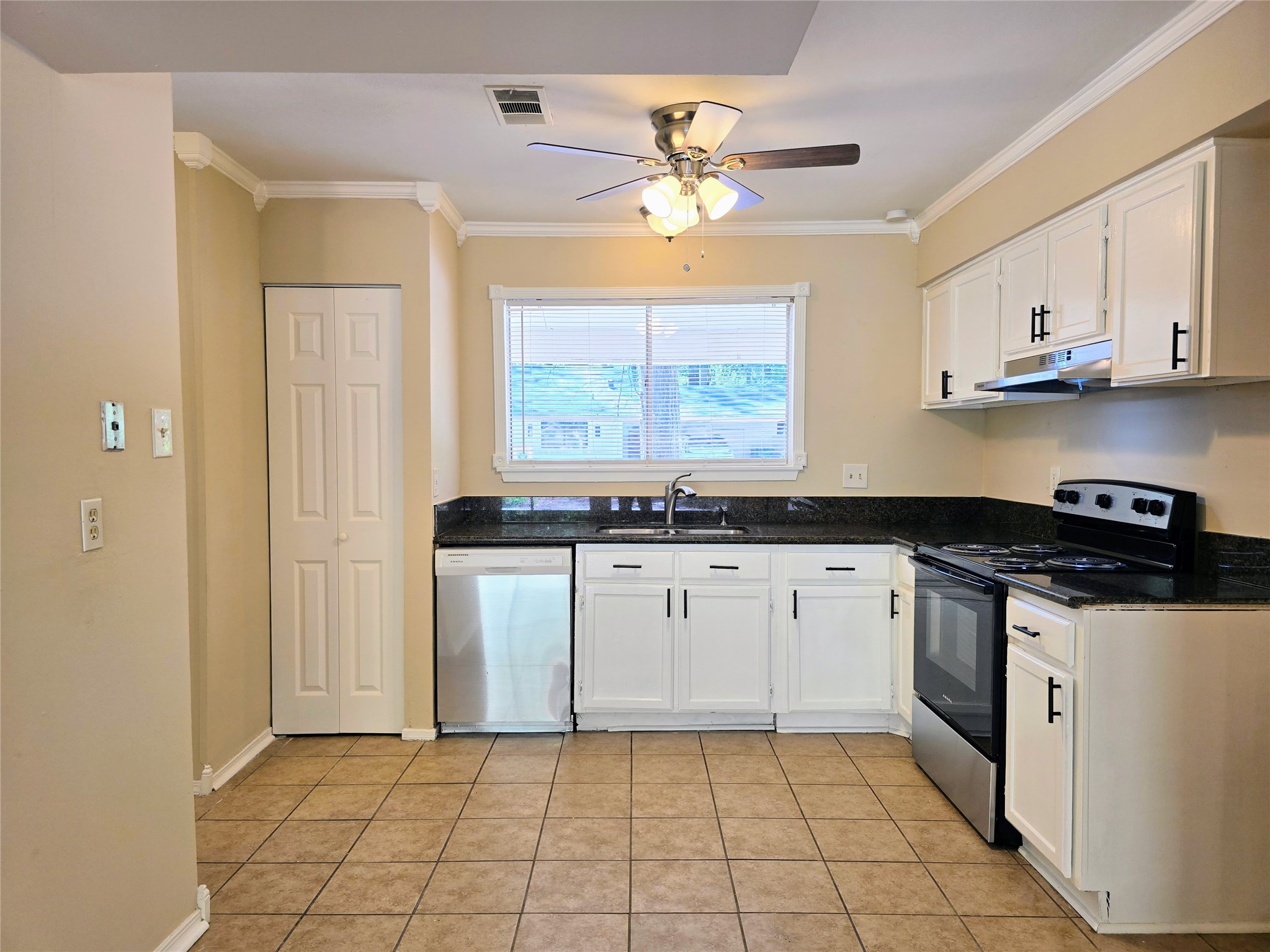 2602 N Red Cedar Circle Property Photo 6