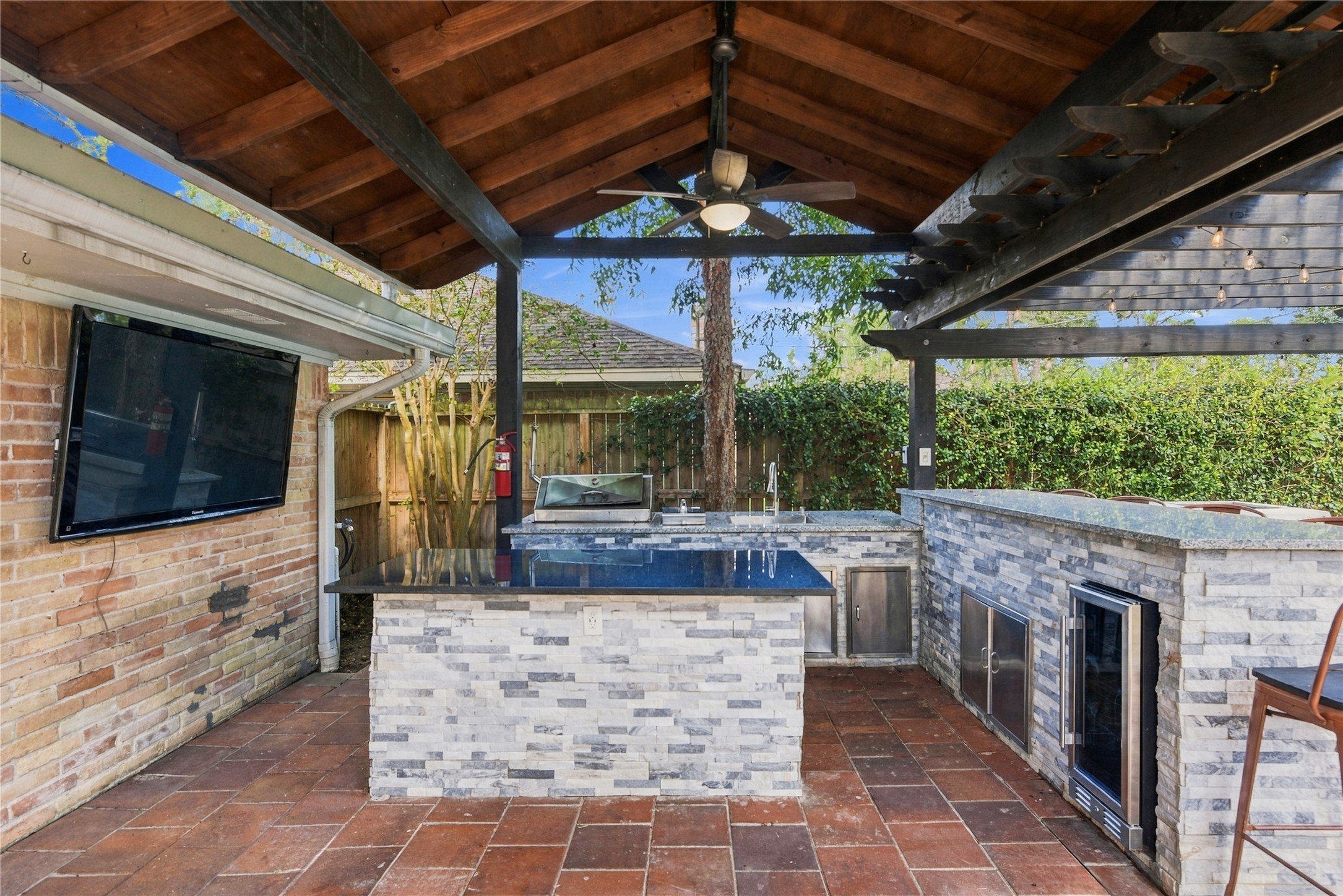 2711 Williamsburg Drive Property Photo 4