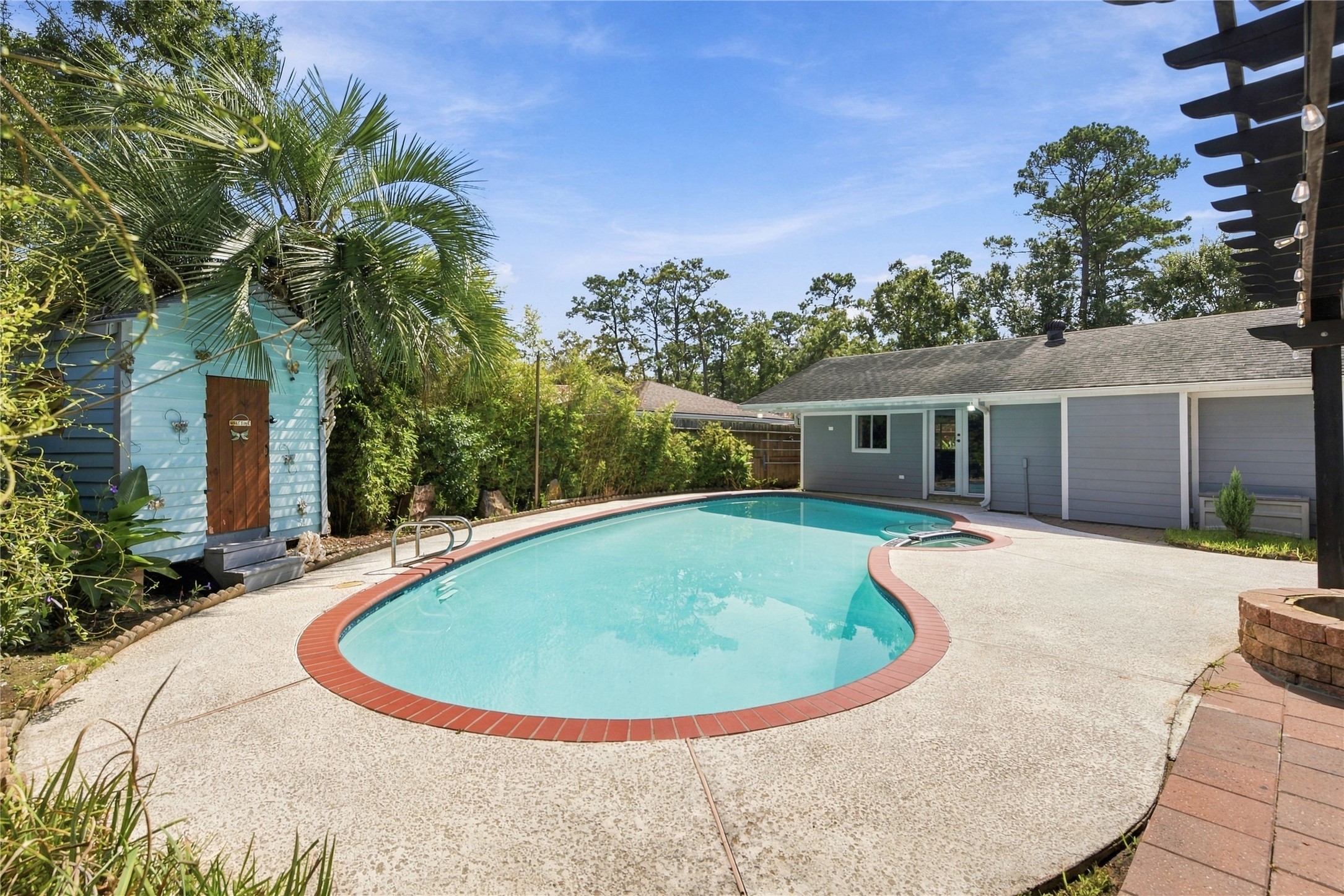 2711 Williamsburg Drive Property Photo 6