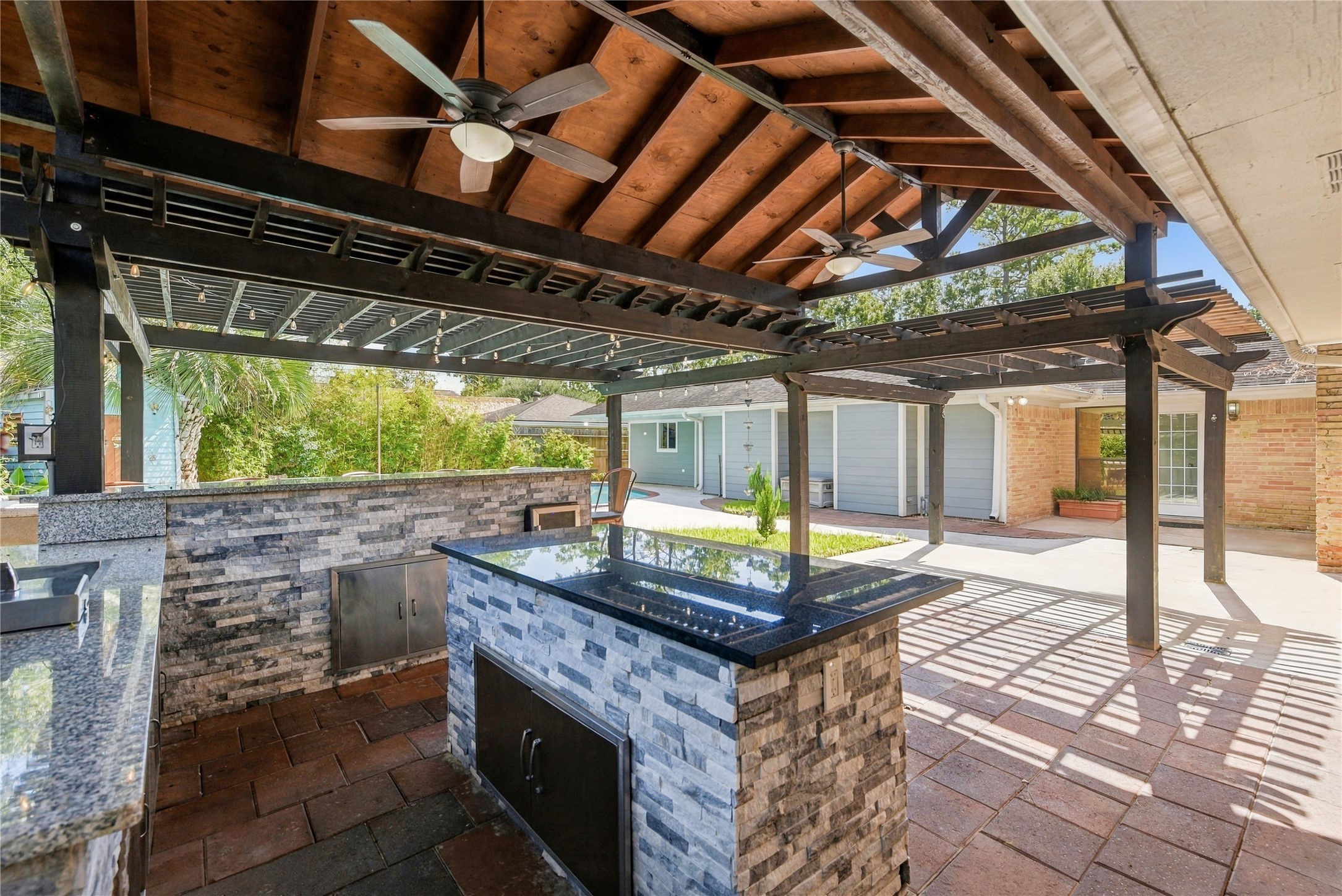 2711 Williamsburg Drive Property Photo 9