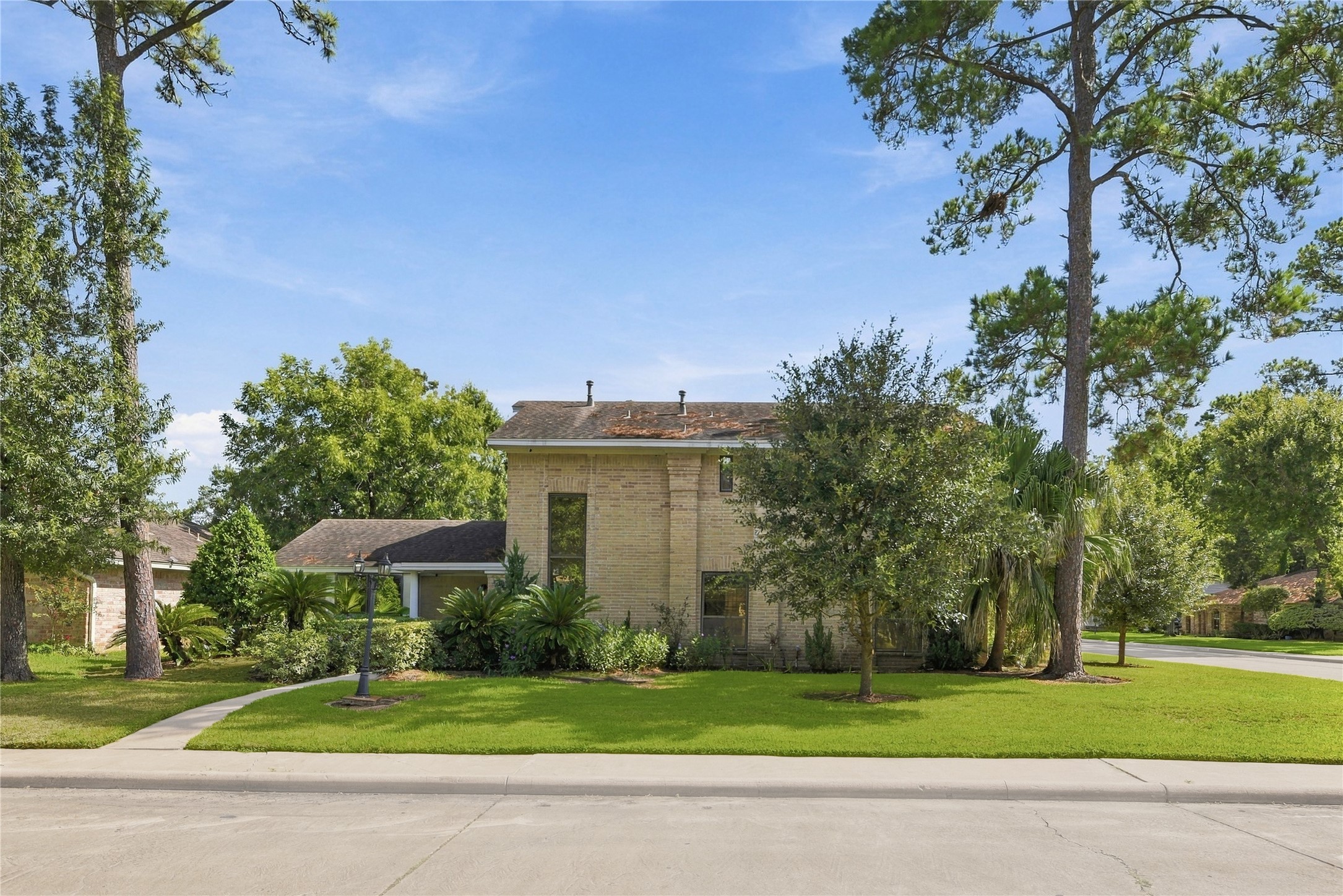 2711 Williamsburg Drive Property Photo 12