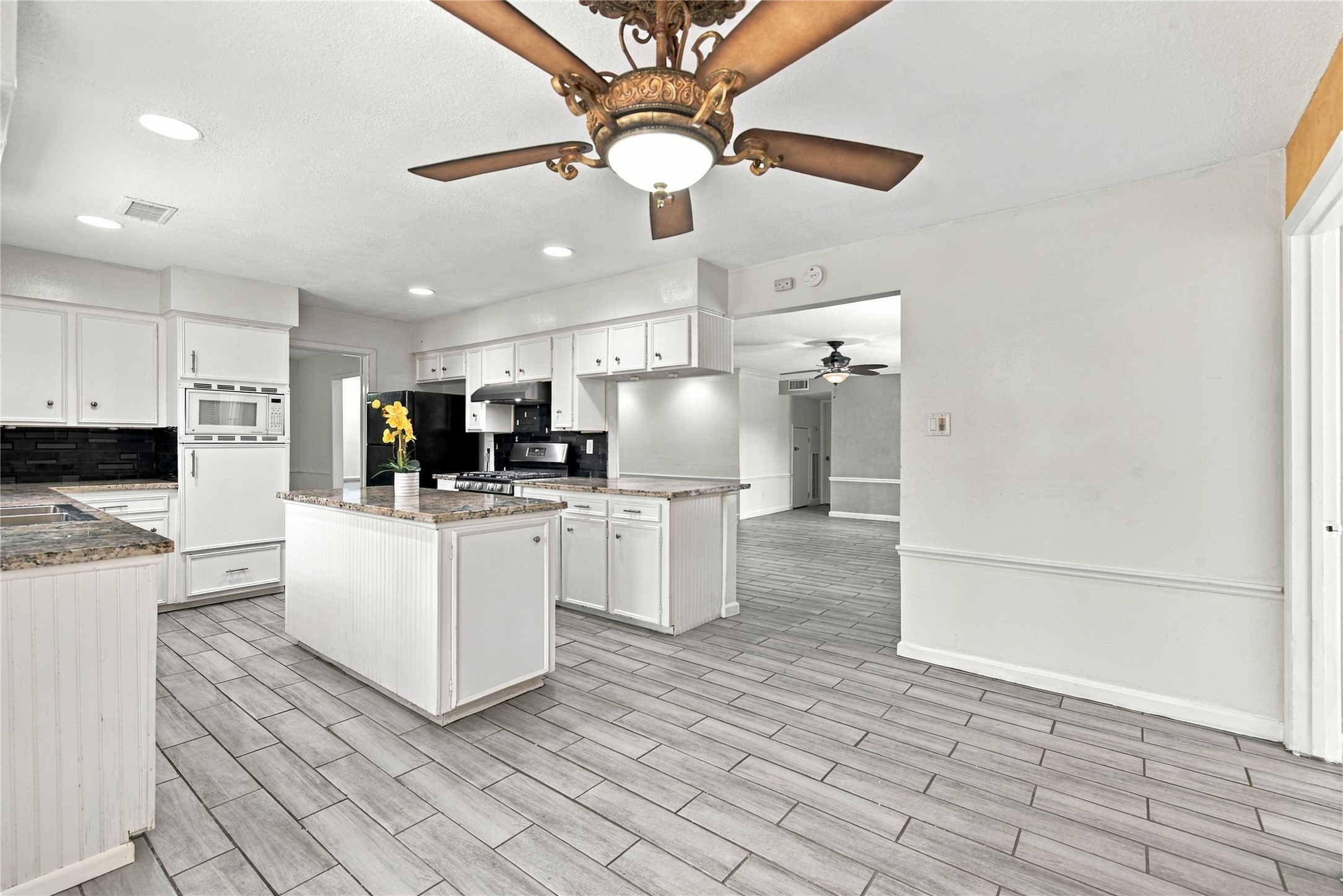 2711 Williamsburg Drive Property Photo 34