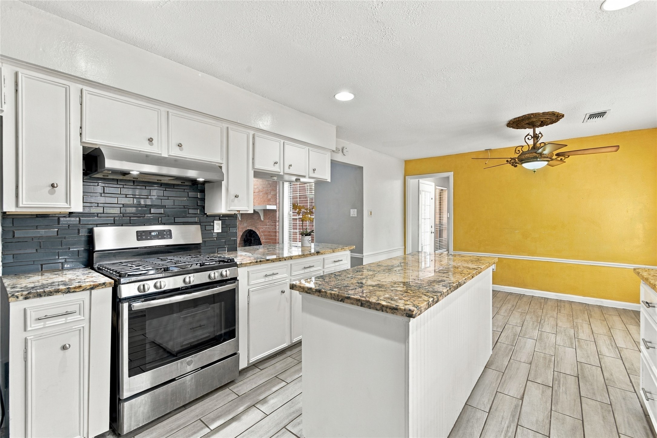 2711 Williamsburg Drive Property Photo 35