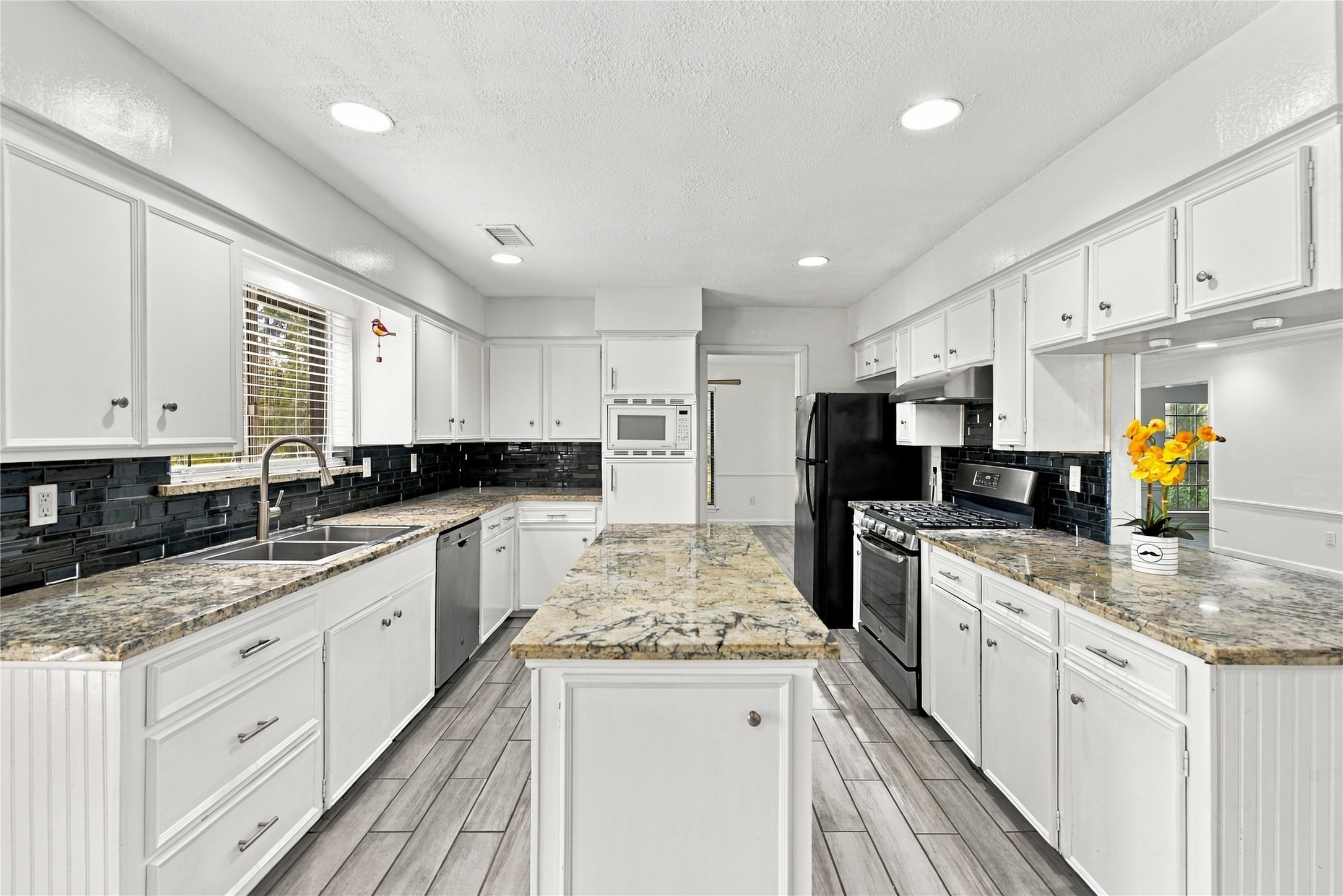2711 Williamsburg Drive Property Photo 37