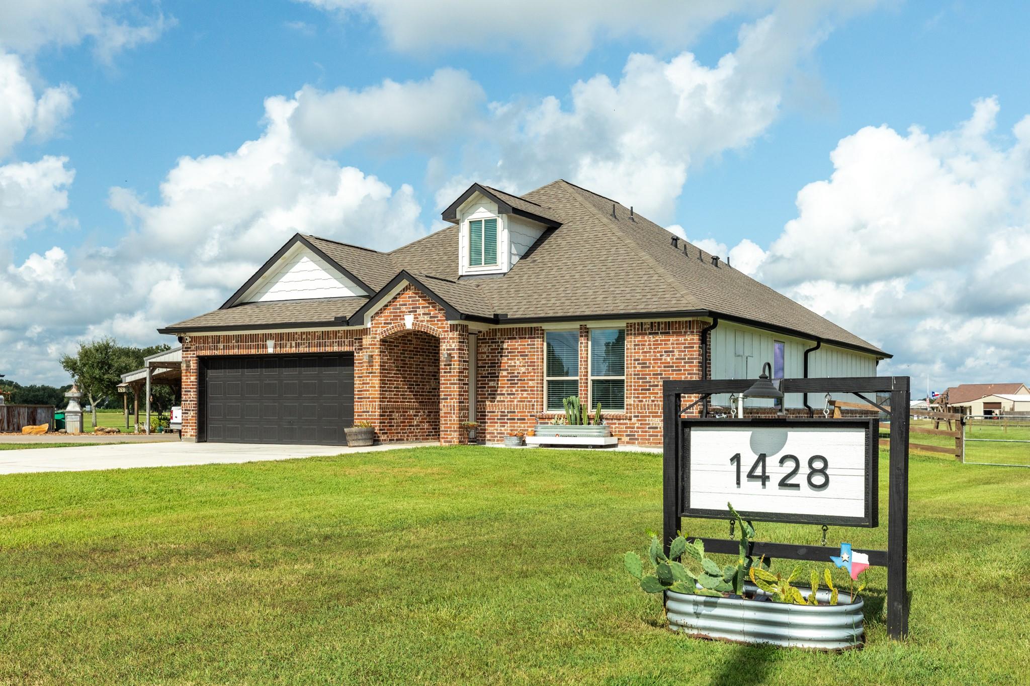 1428 Palomino Trail, Angleton Tx 77515 Property Photo 1