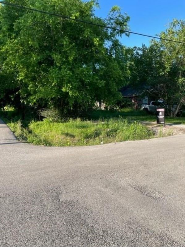 422 E 32nd Street Property Photo 2