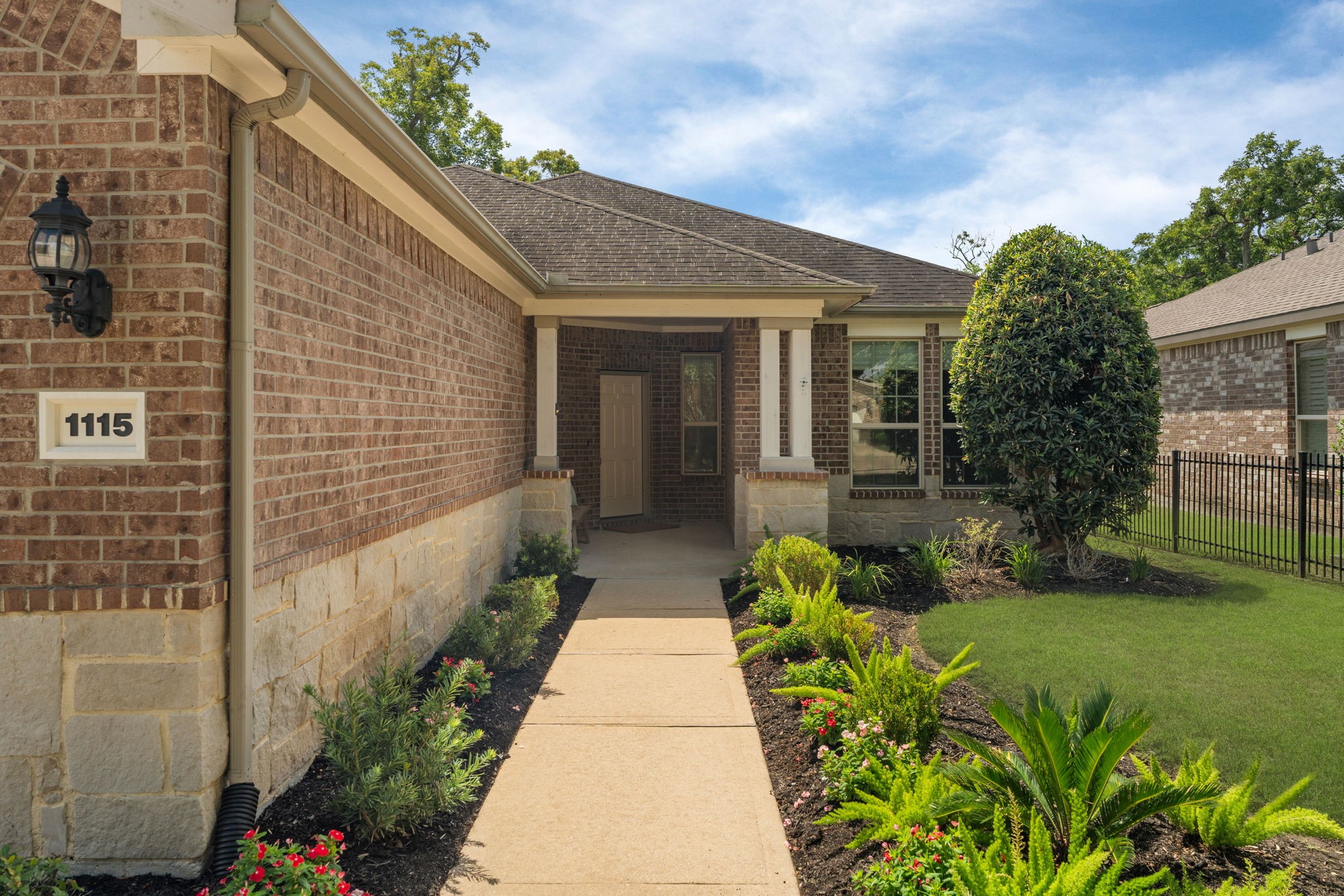 1115 Cleistes Lane Property Photo 3