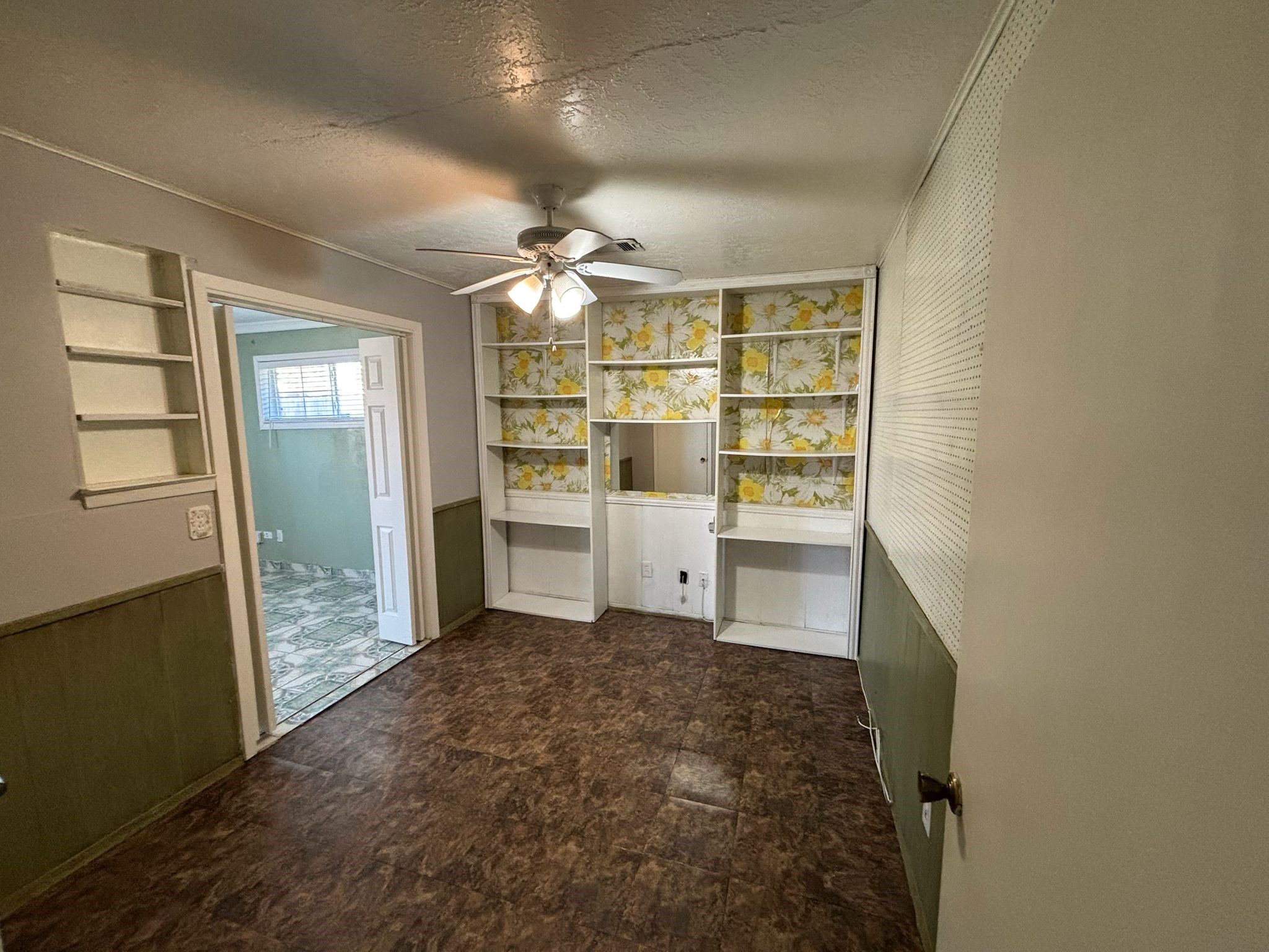 11018 Sharpview Drive Property Photo 4