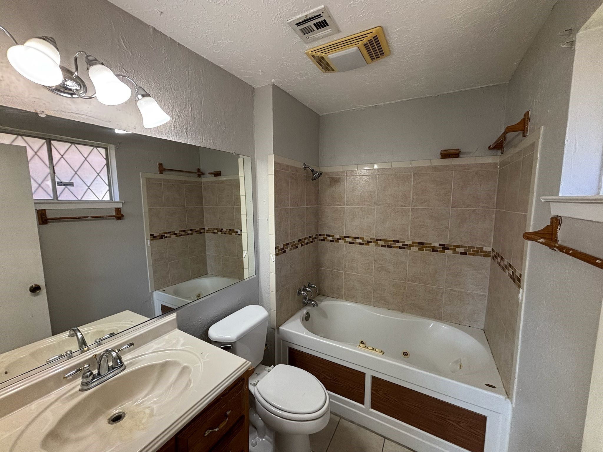 11018 Sharpview Drive Property Photo 8