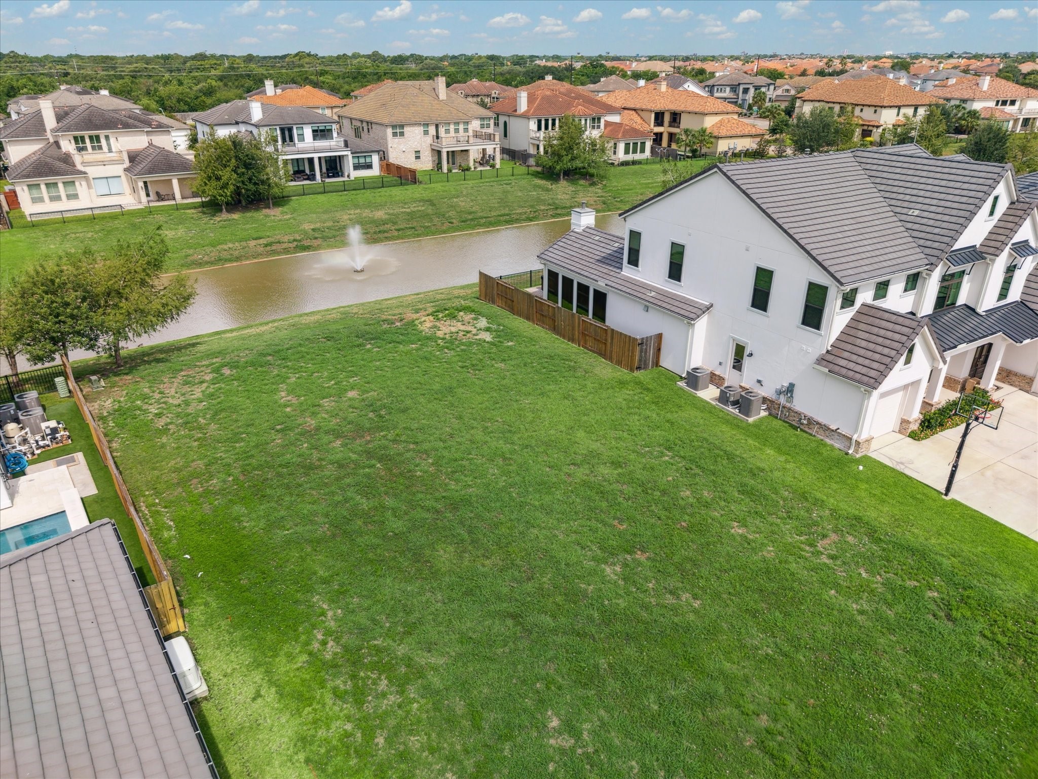 2314 Camden Creek Lane Property Photo 3