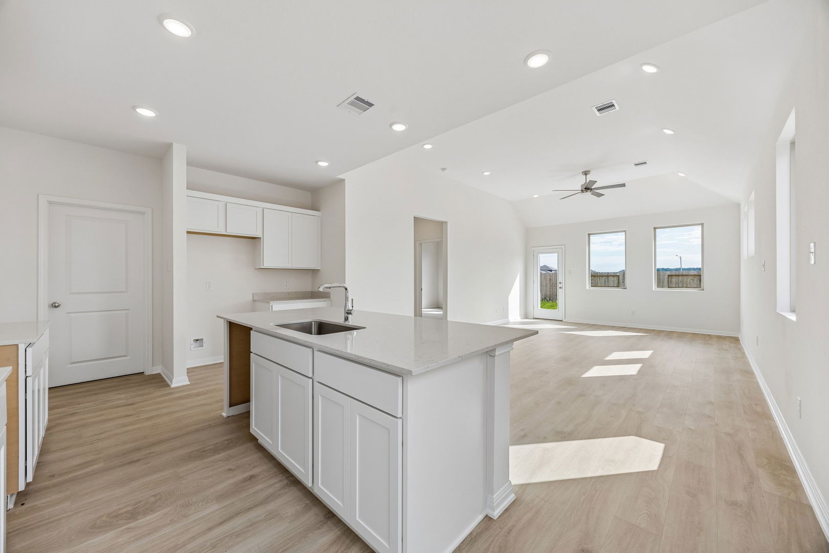 31012 Rena Coast Drive Property Photo 4